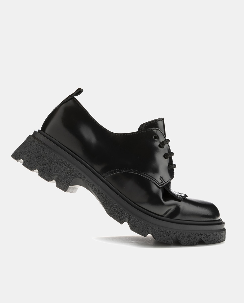 Sapatos de Atacadores com Detalhe de Franjas, Sola Track e em Pele Paola Preto-4