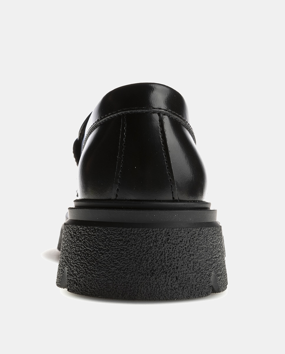 Mocassins com Detalhe de Travessão, Sola Track e em Pele Paola Preto-3