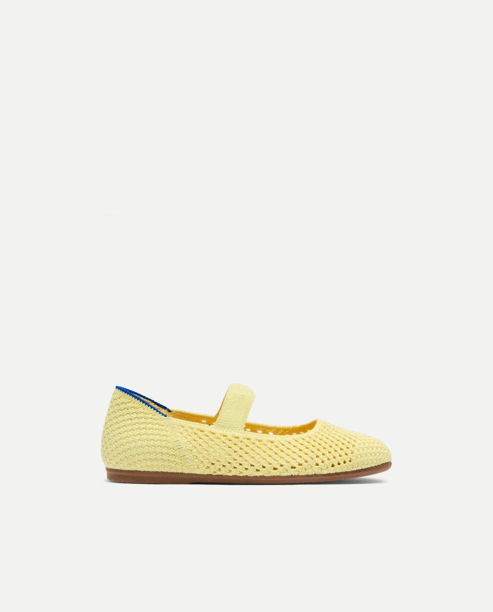 Imagem 0 de Sapatos de Presilha em Lona Suaves e Flexíveis com Palmilha Acolchoada
