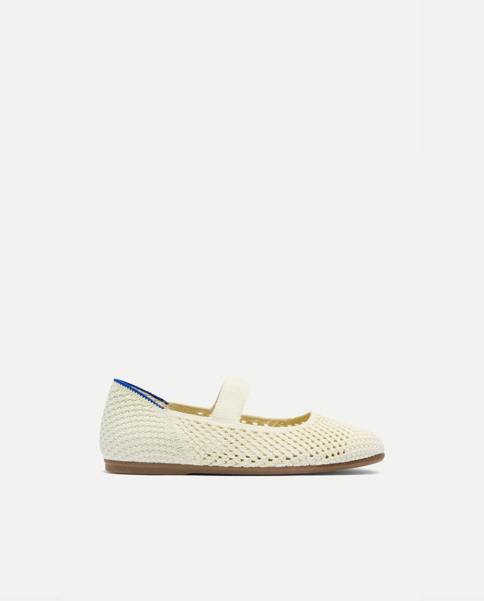 Imagem 0 de Sapatos de Presilha em Lona Suaves e Flexíveis com Palmilha Acolchoada