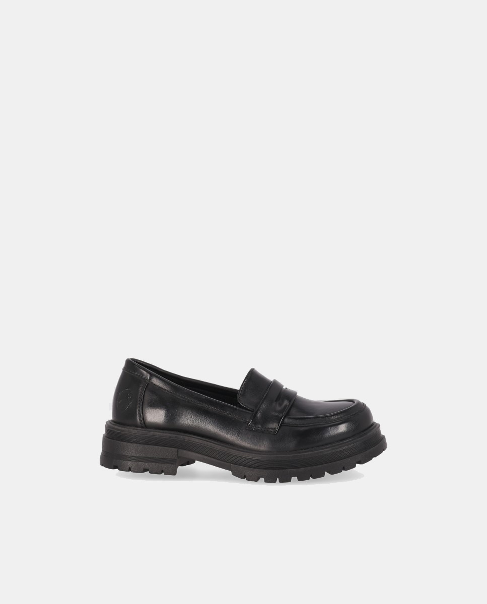 Mocassins Rasos com Travessão Chika10 Preto-1