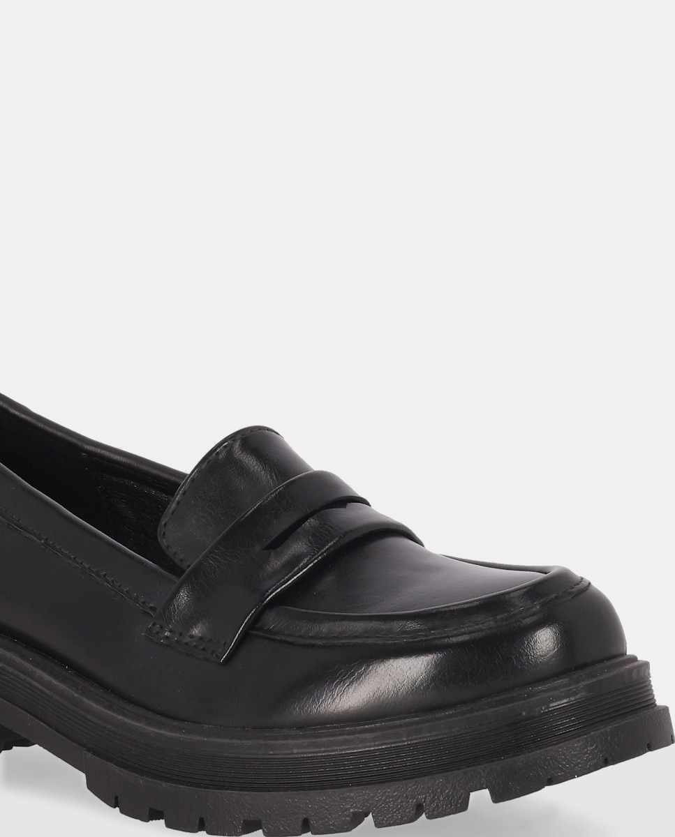 Mocassins Rasos com Travessão Chika10 Preto-5