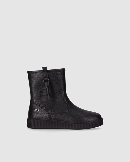 Imagem 0 de Botins Rasos em Croute com Detalhe de Anel e Borla Lateral