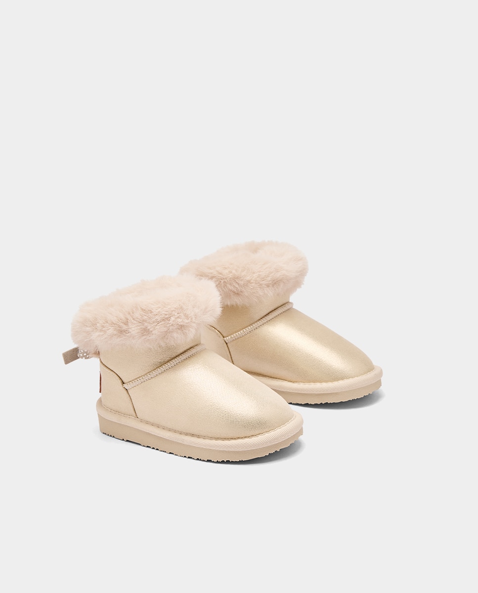 Botins de Pelo com Laço de Strass Ouro-2