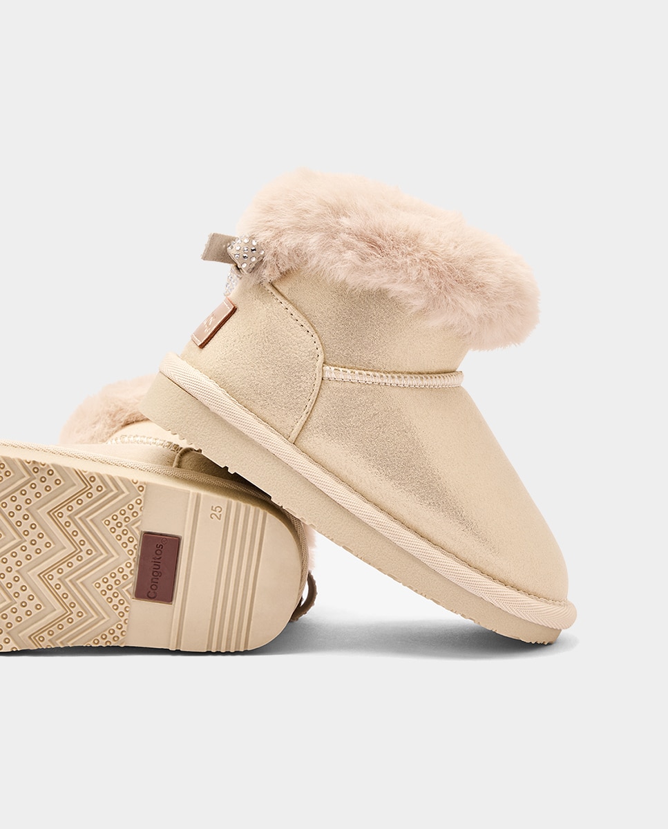 Botins de Pelo com Laço de Strass Ouro-4