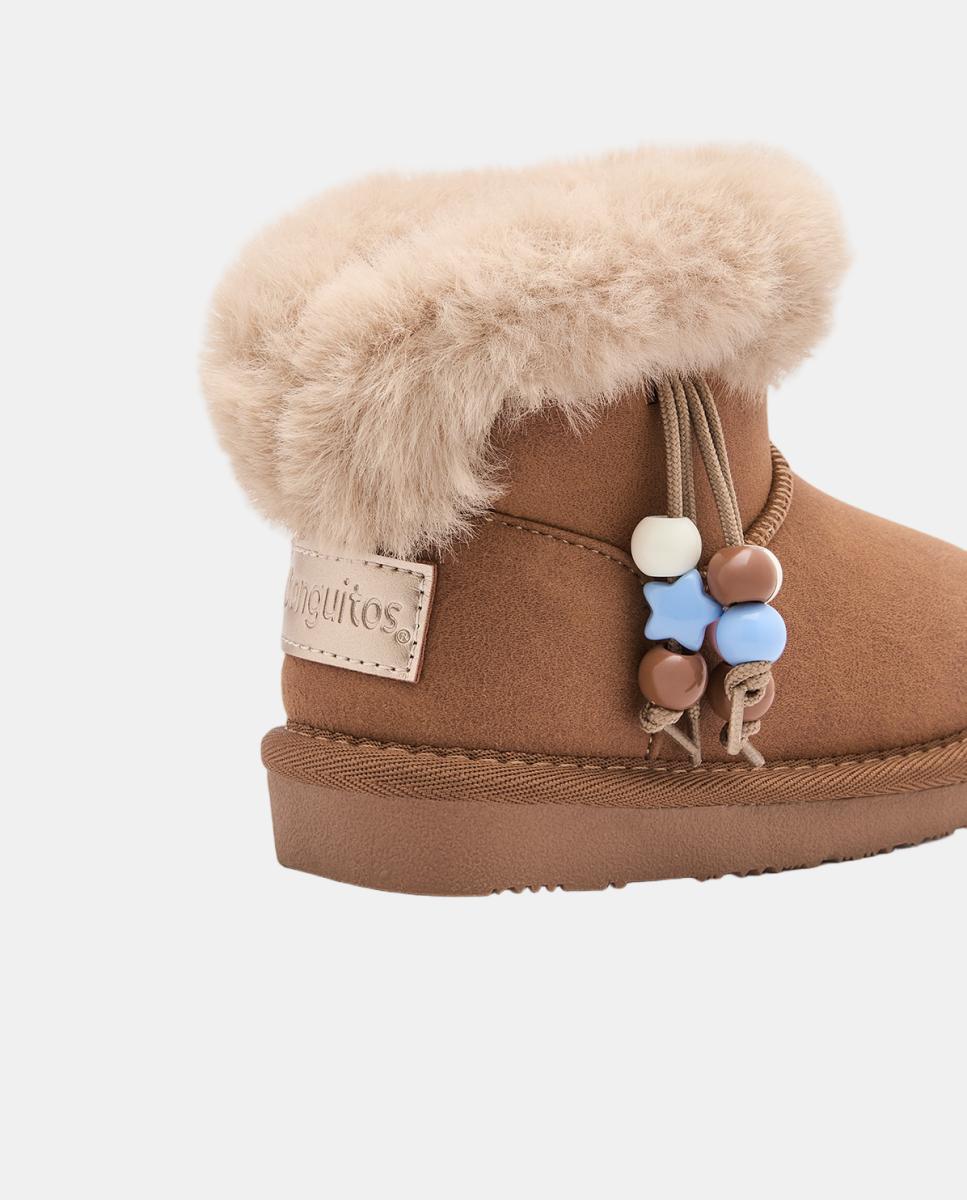 Botas Australianas com Pelo e Adorno Pendente em Couro Couro-4