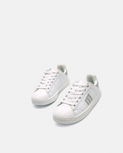 Imagen 0 de Zapatillas de niña con detalles brillantes