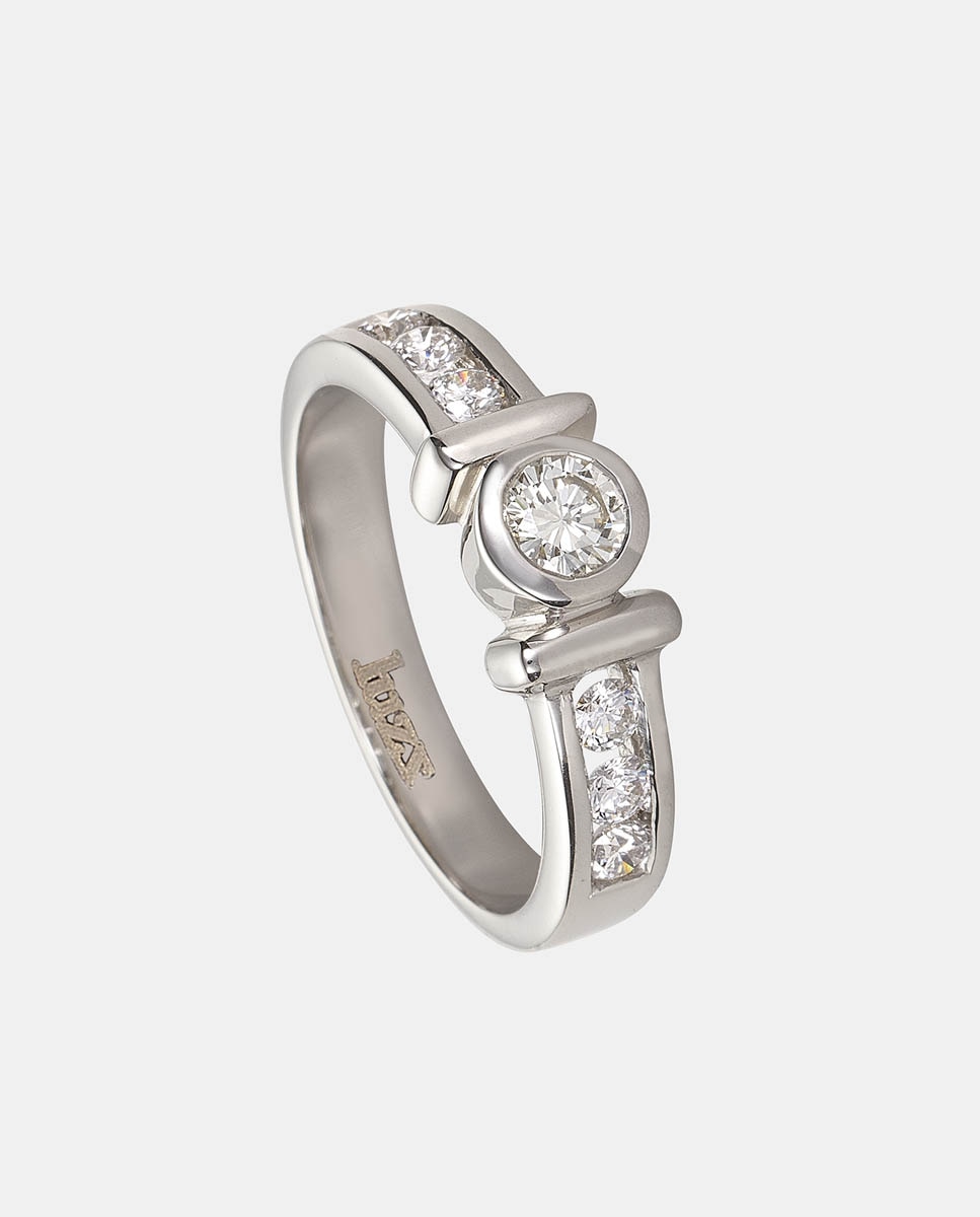 Imagem 0 de Anel Luzz de ouro e diamantes