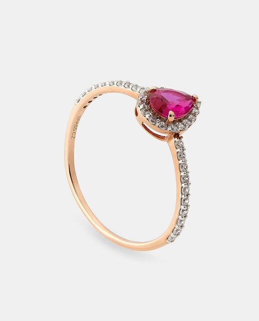 Anillo de oro, diamantes y rubí