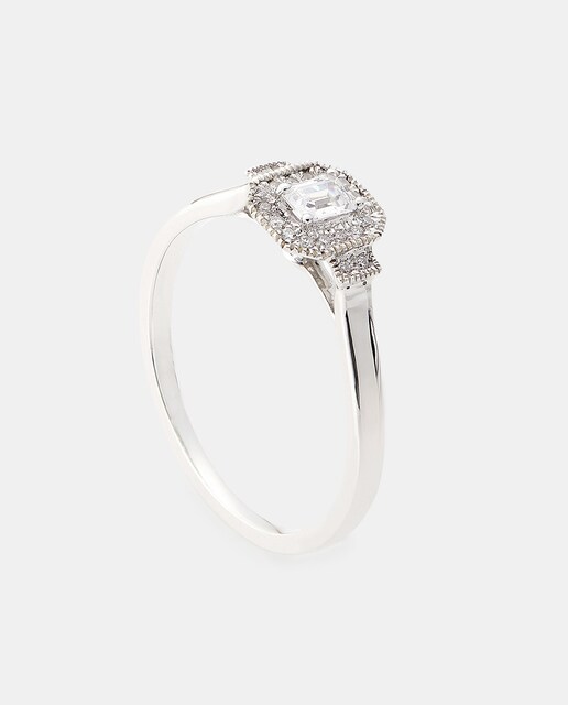 Anillo de oro y diamantes
