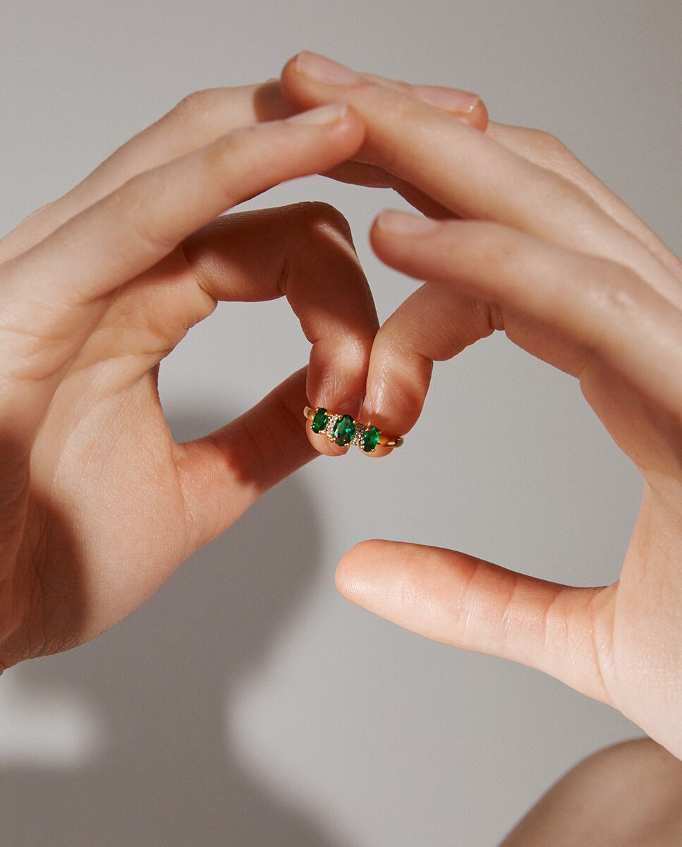 Imagen 3 de Anillo de oro con diamante y esmeralda - El Corte Inglés - Verde Verde