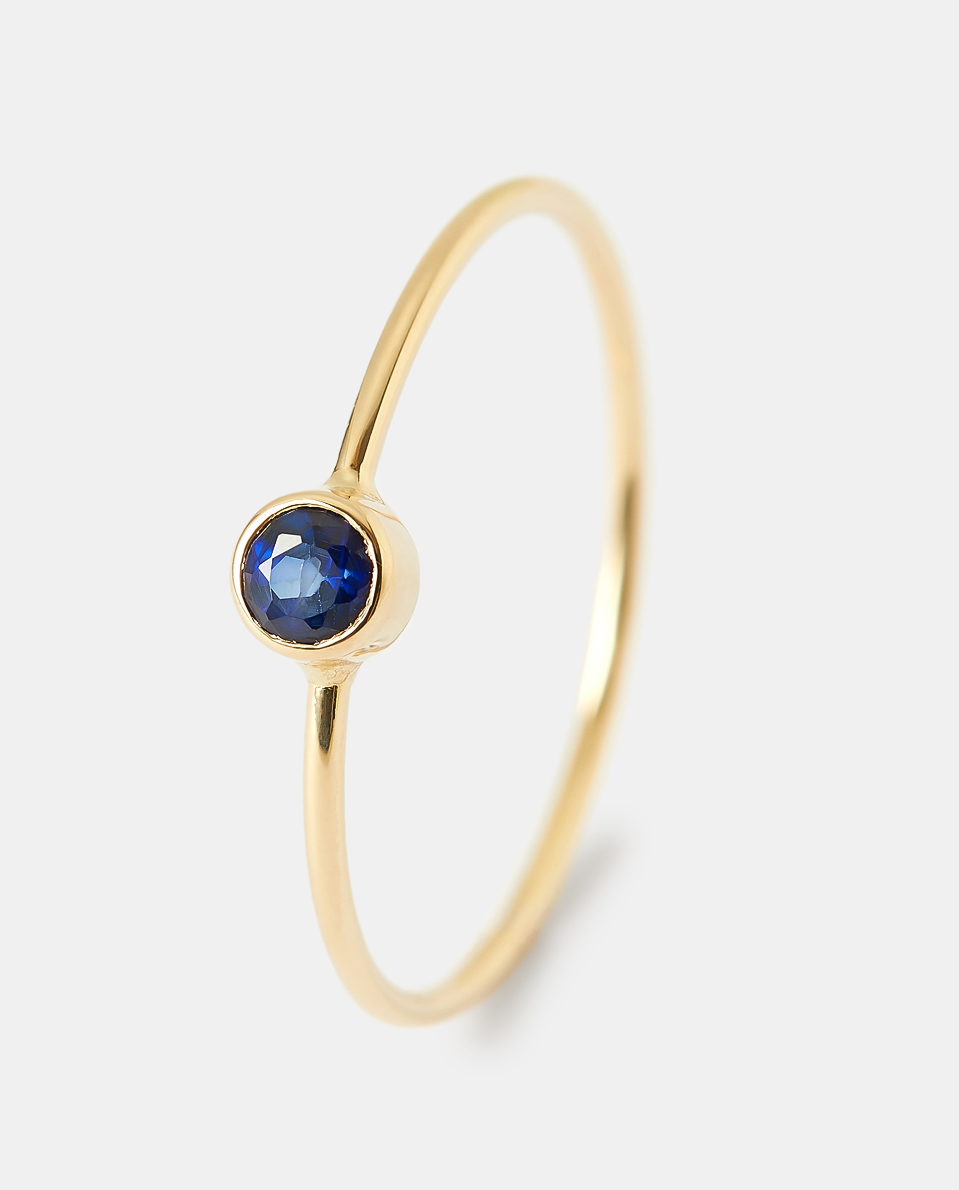 El Corte Inglés - Anillo de oro y zafiro tratado.