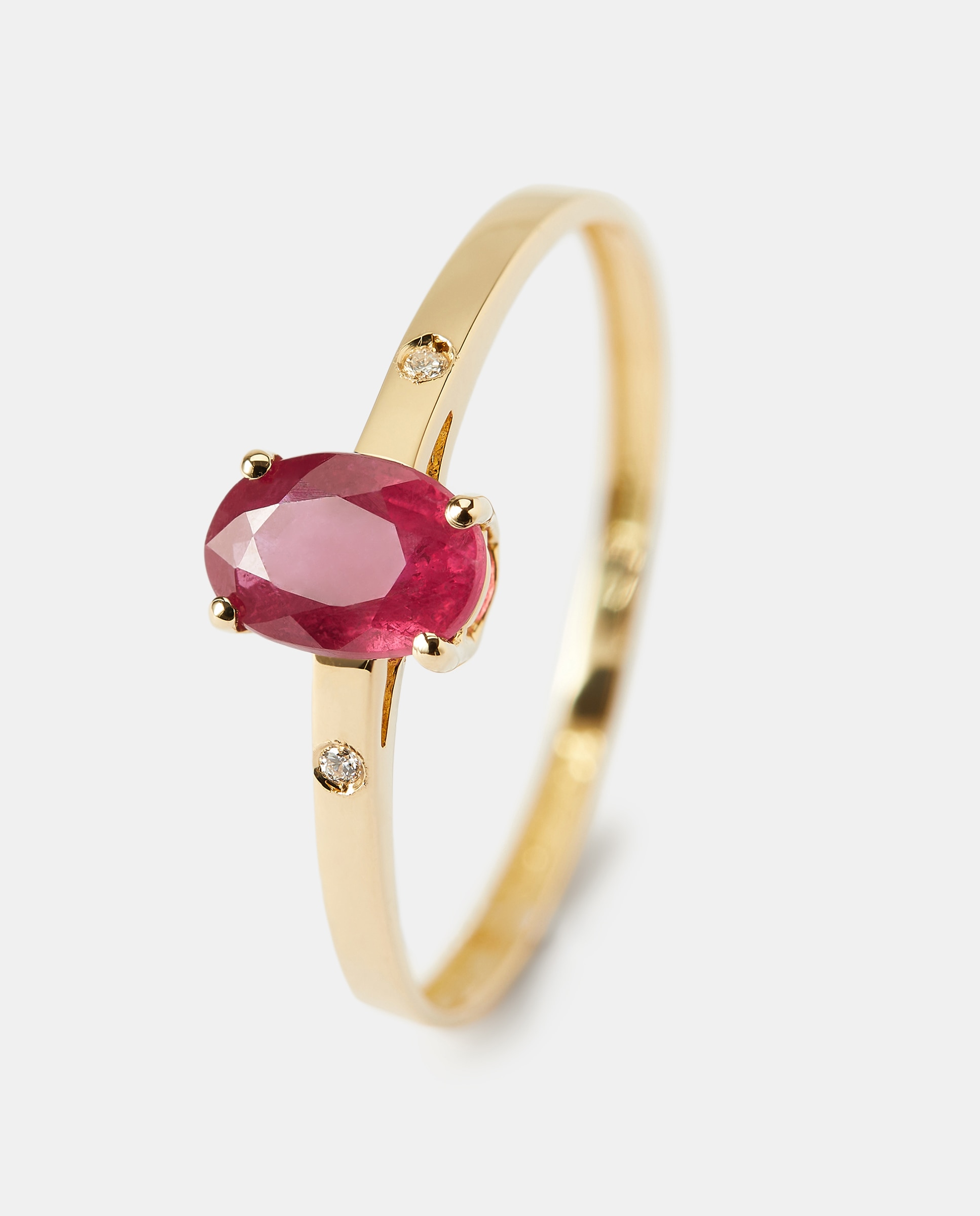 Anillo de oro diamante y rubí