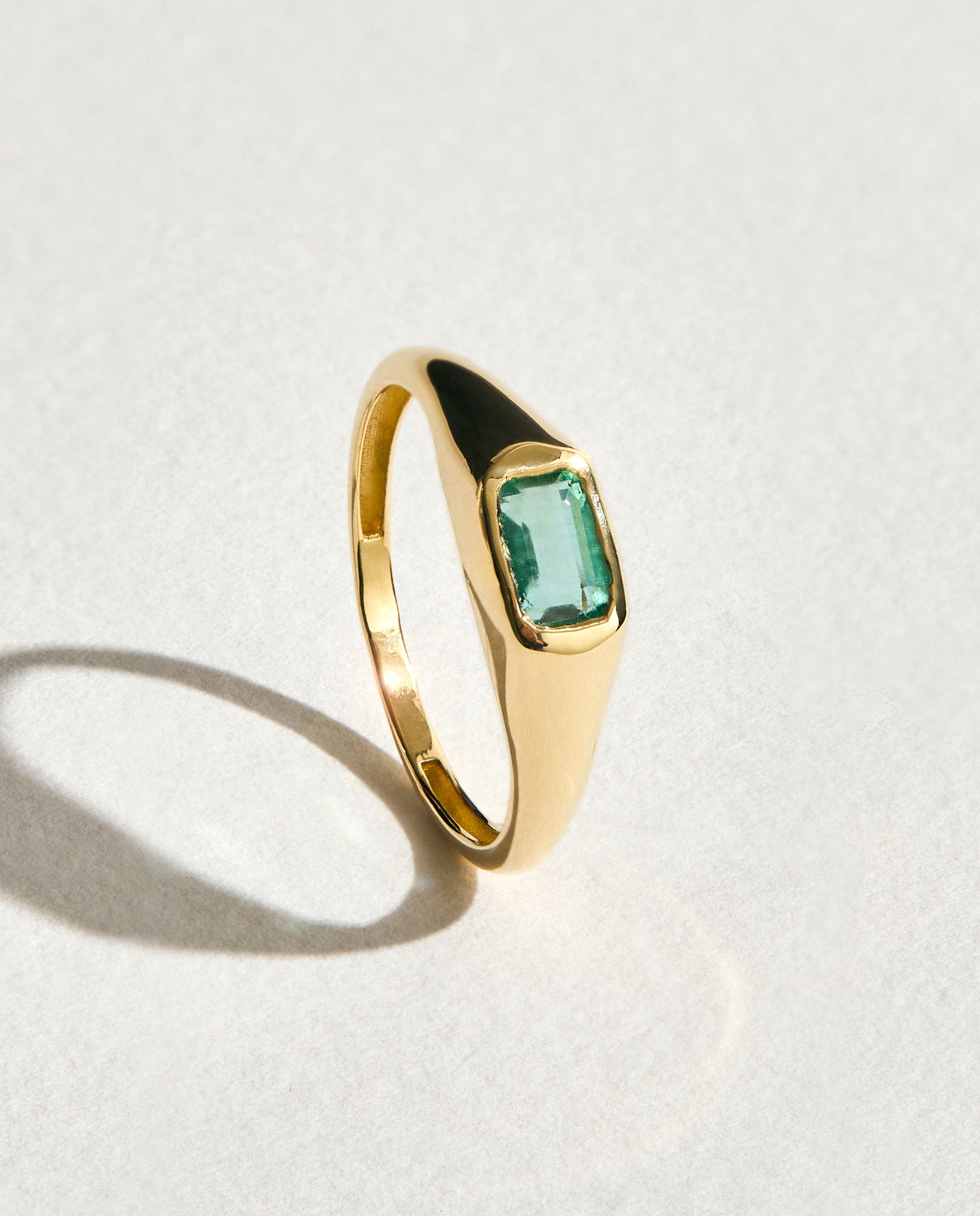 El Corte Inglés - Anillo Sello de oro y esmeralda.