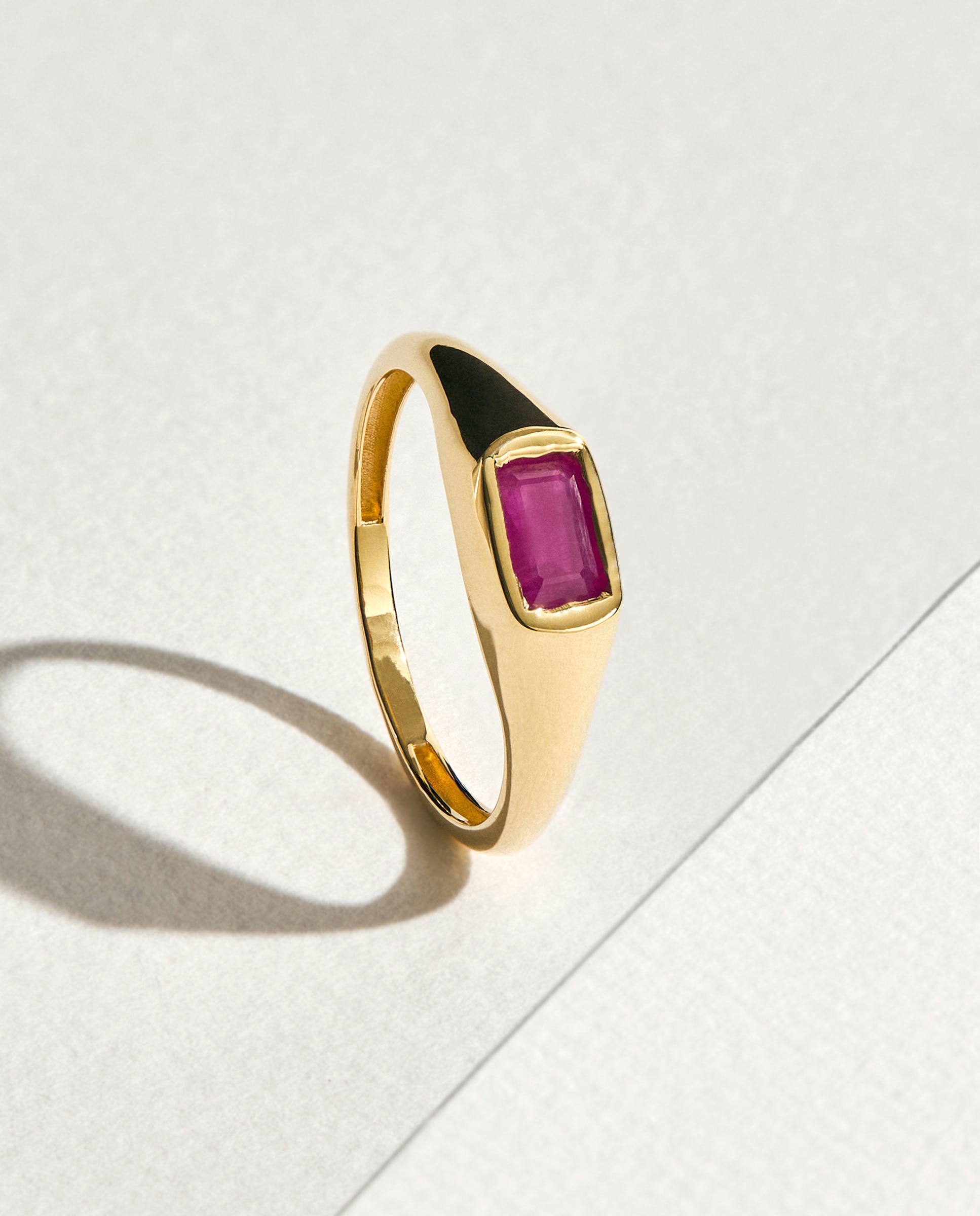 El Corte Inglés - Anillo Sello de oro y rubí.