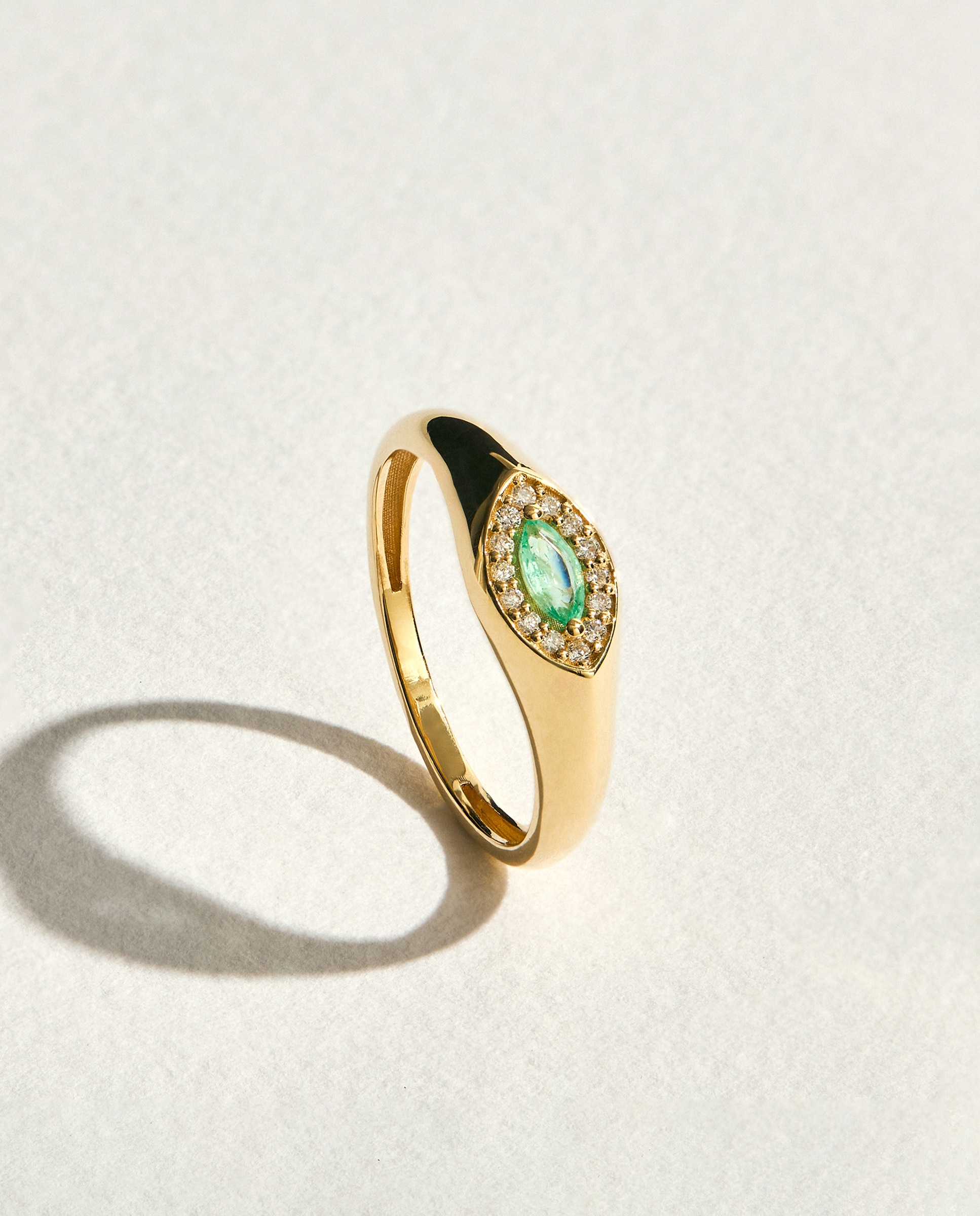 El Corte Inglés - Anillo Sello de oro, diamante y esmeralda.