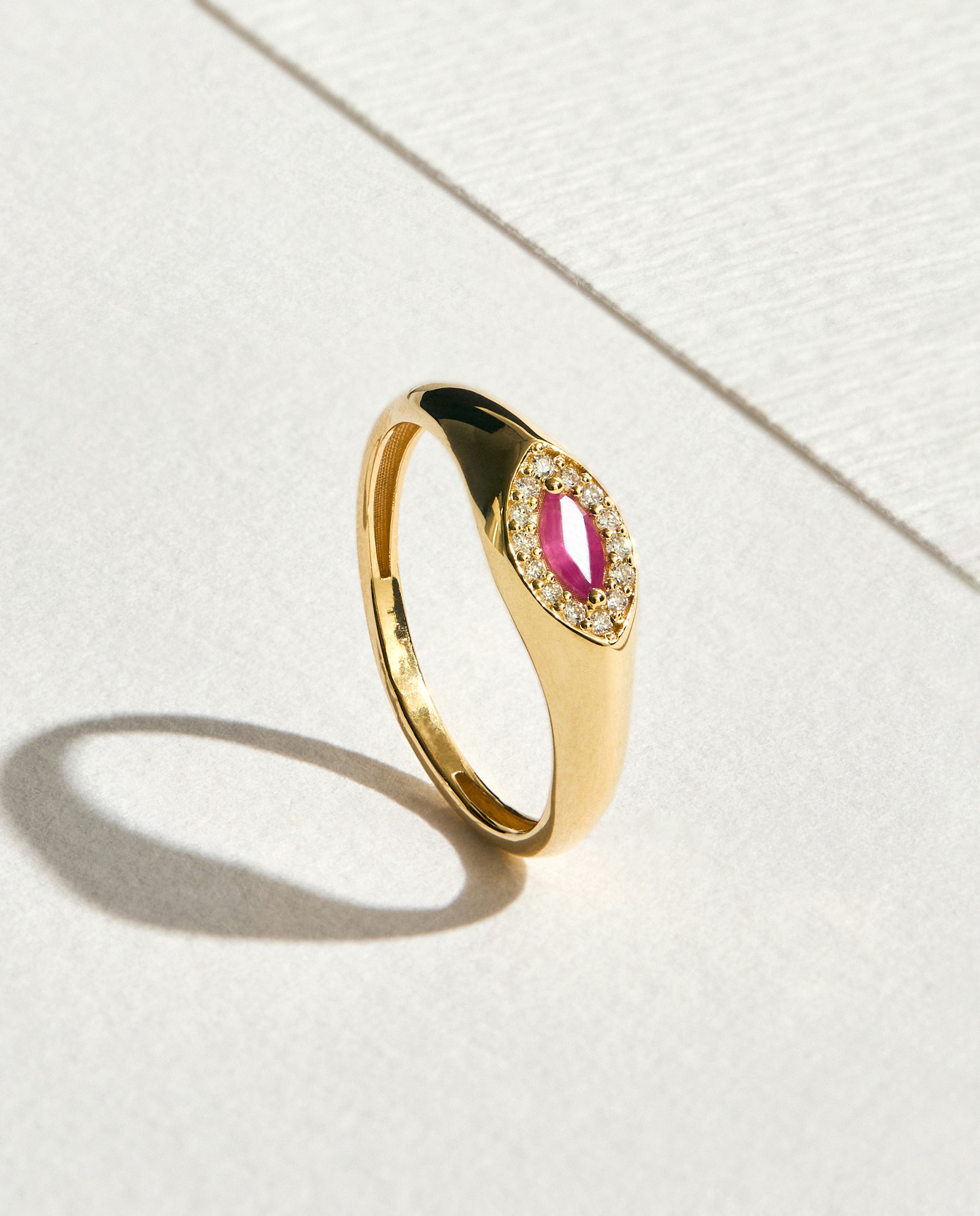 El Corte Inglés - Anillo Sello de oro, diamante y rubí.