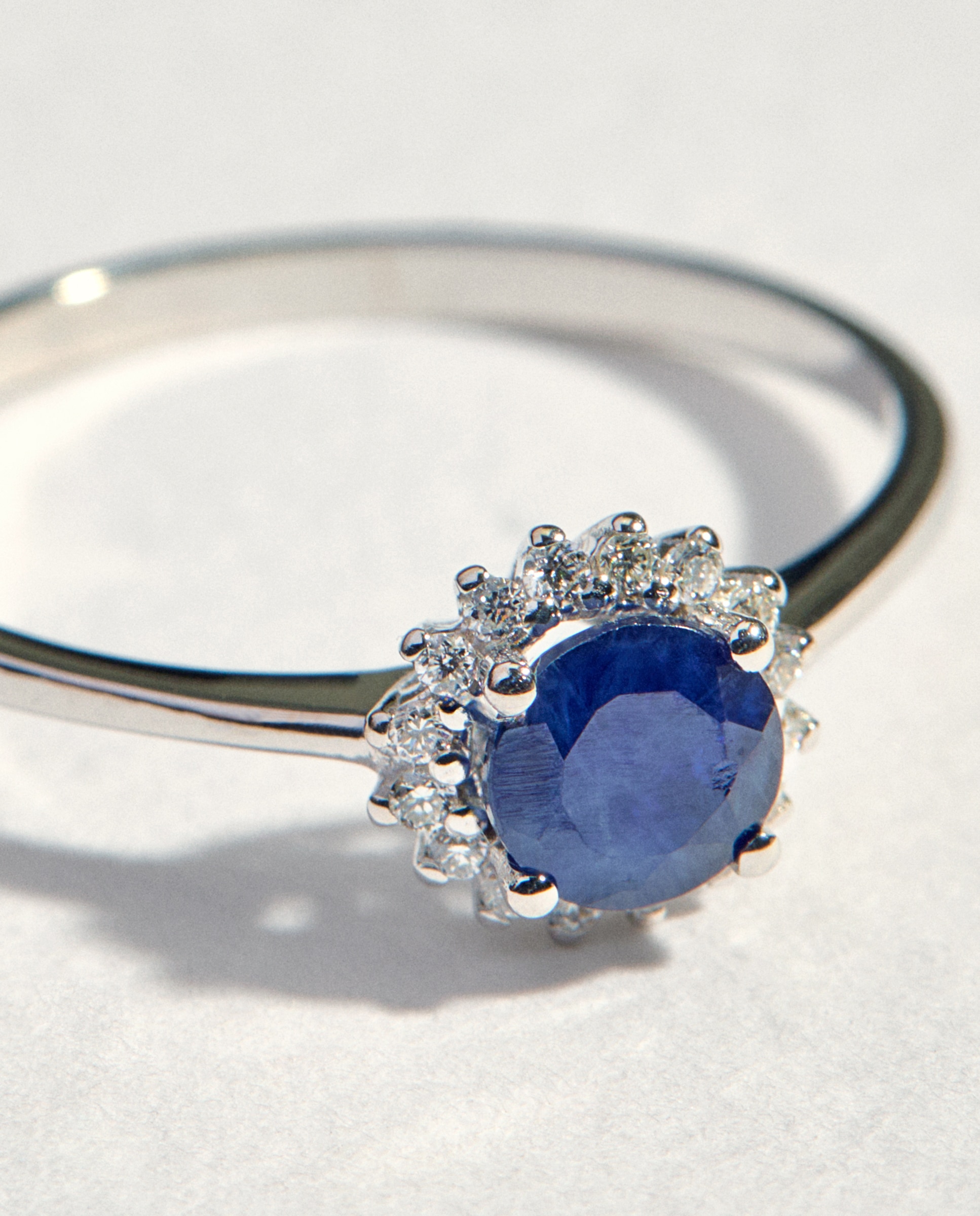 Anillo de oro con diamante y zafiro - El Corte Inglés - Azul Azul-2