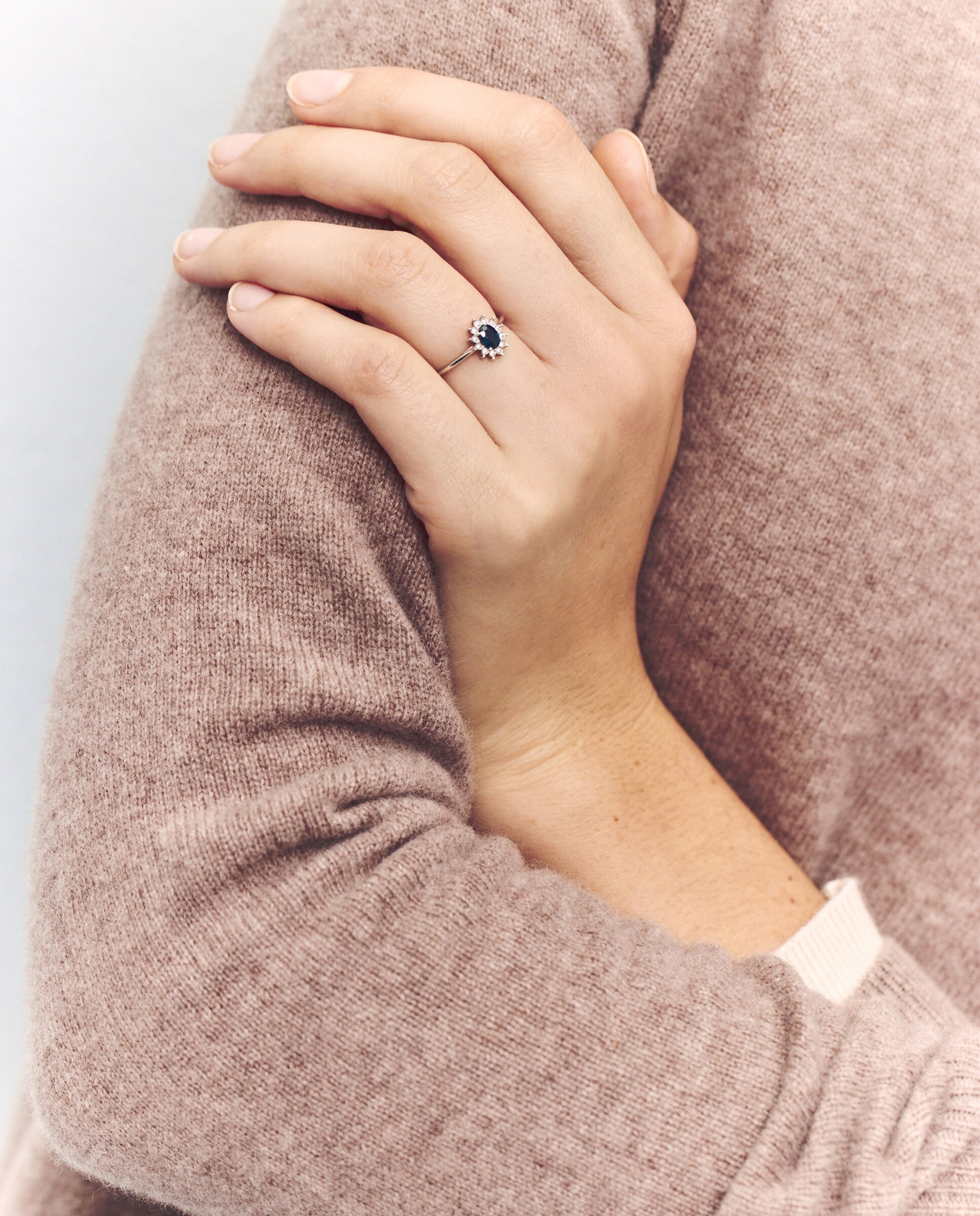 Imagen 3 de Anillo de oro con diamante y zafiro - El Corte Inglés - Azul Azul