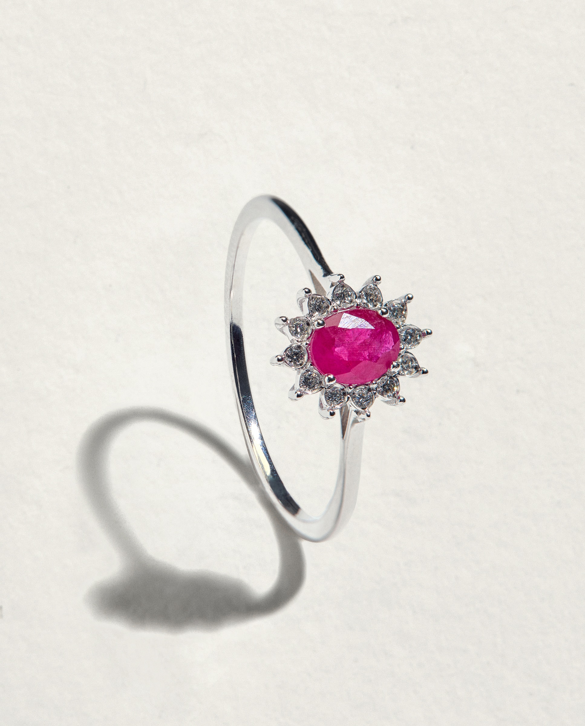 Imagen 0 de Anillo de oro con diamante y rubí Rojo