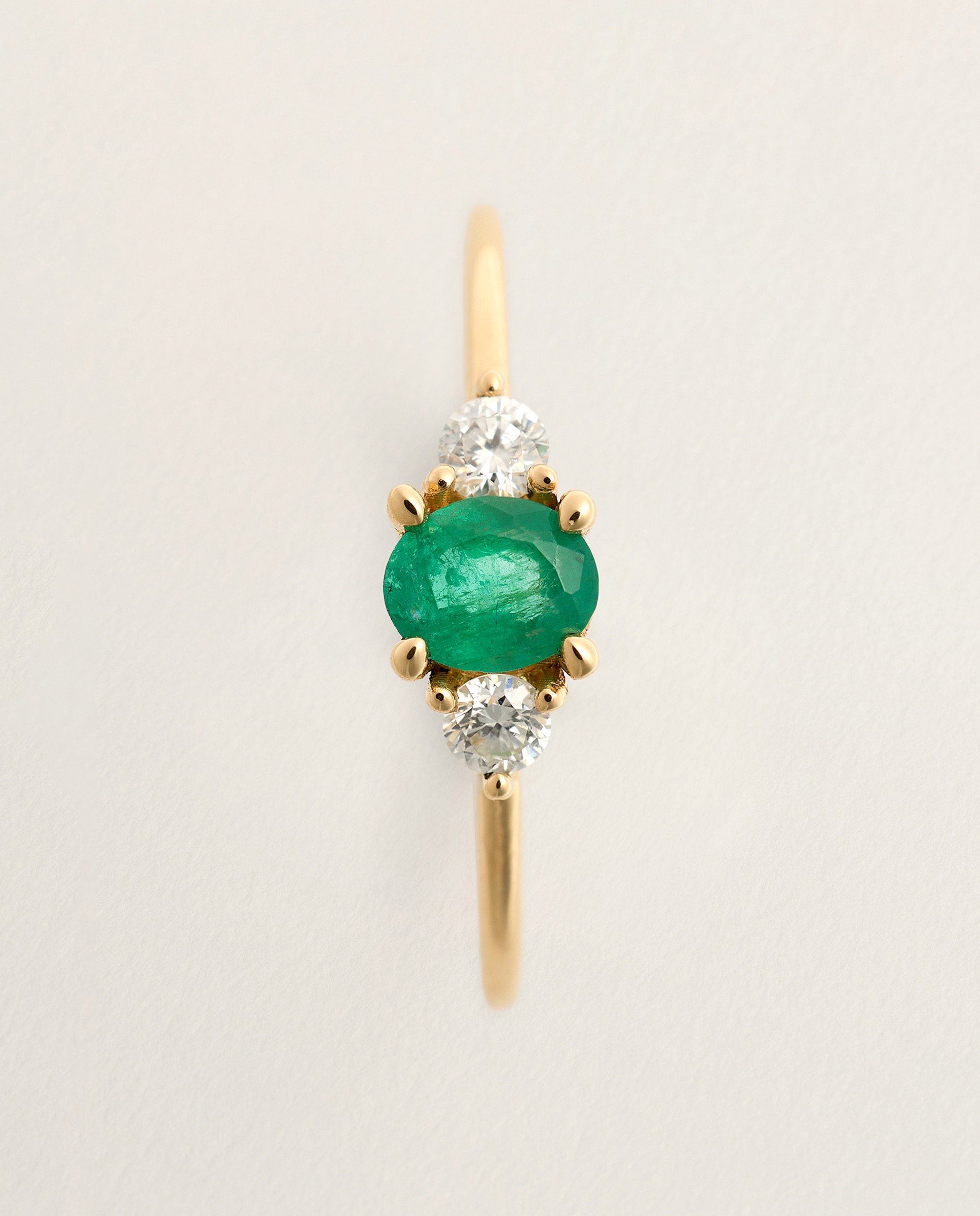 Anillo tresillo de oro amarillo de 18K con esmeralda en talla oval y 1 diamantes en talla brillante - El Corte Inglés - 300 Amarillo 300 Amarillo-3