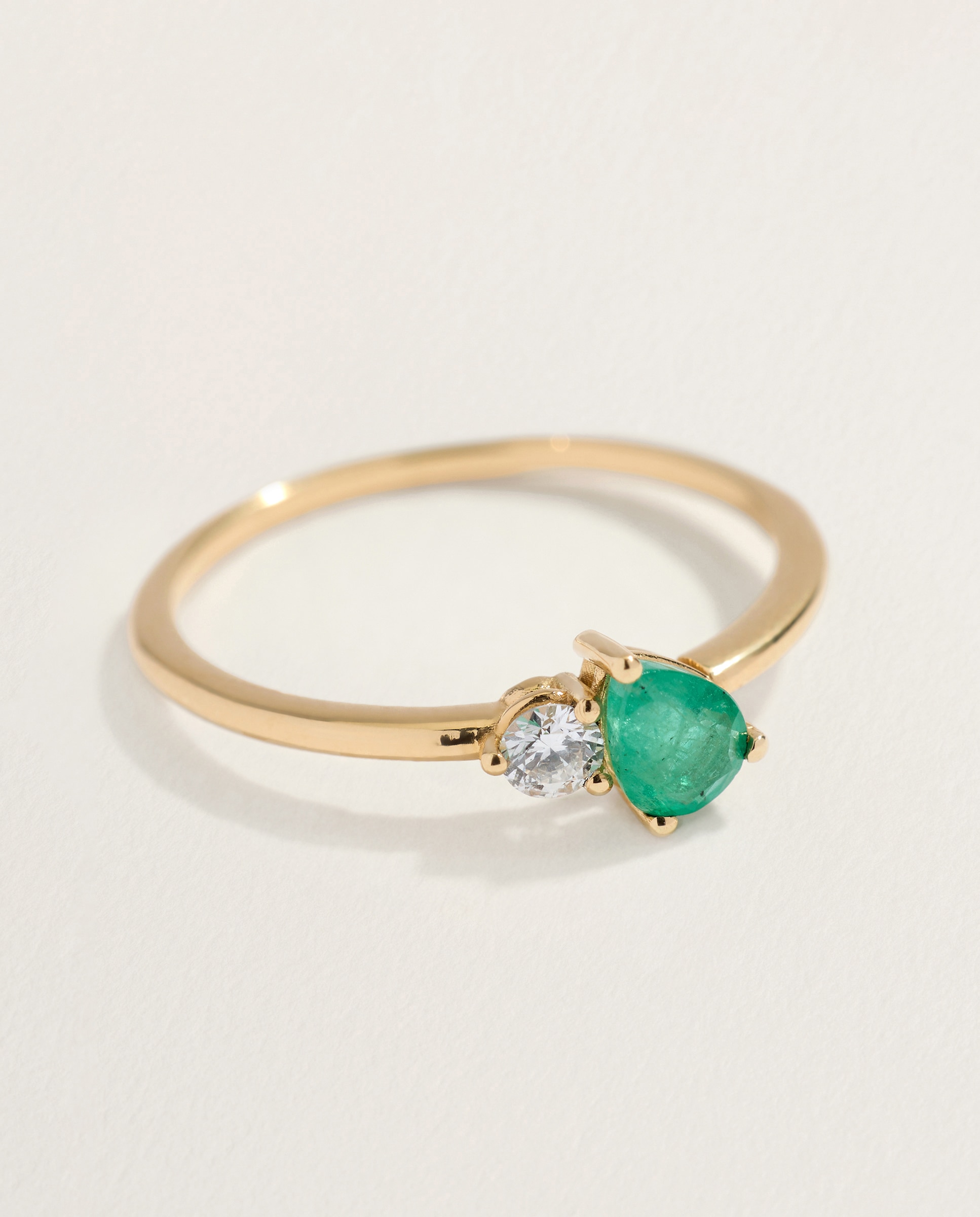 Anillo Tú y Yo de oro amarillo de 18K con esmeralda en talla pera y 1 diamante en talla brillante - El Corte Inglés - 300 Amarillo 300 Amarillo-2