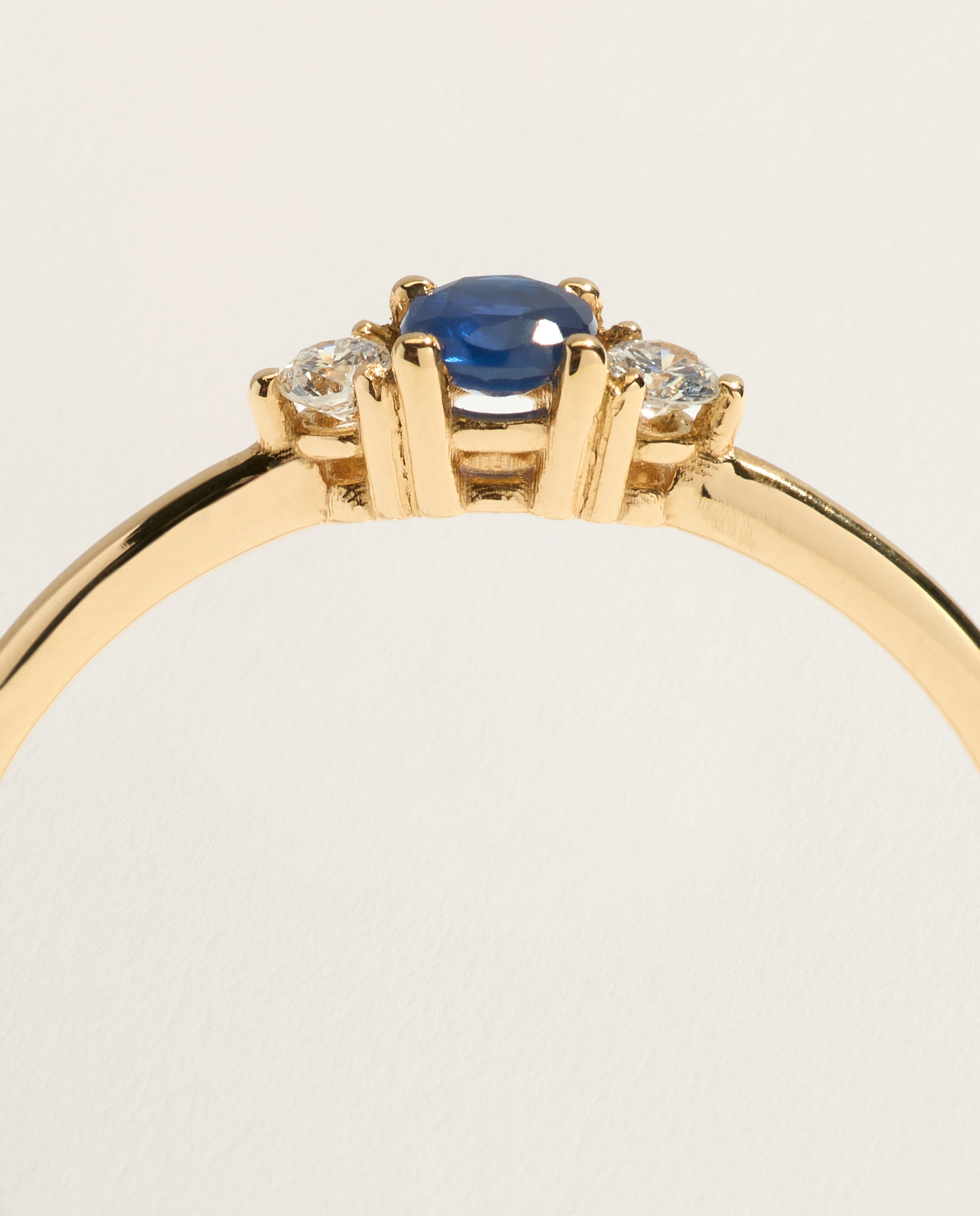 Anillo tresillo de oro amarillo de 18K con zafiro y 2 diamantes en talla brillante - El Corte Inglés - 300 Amarillo 300 Amarillo-4