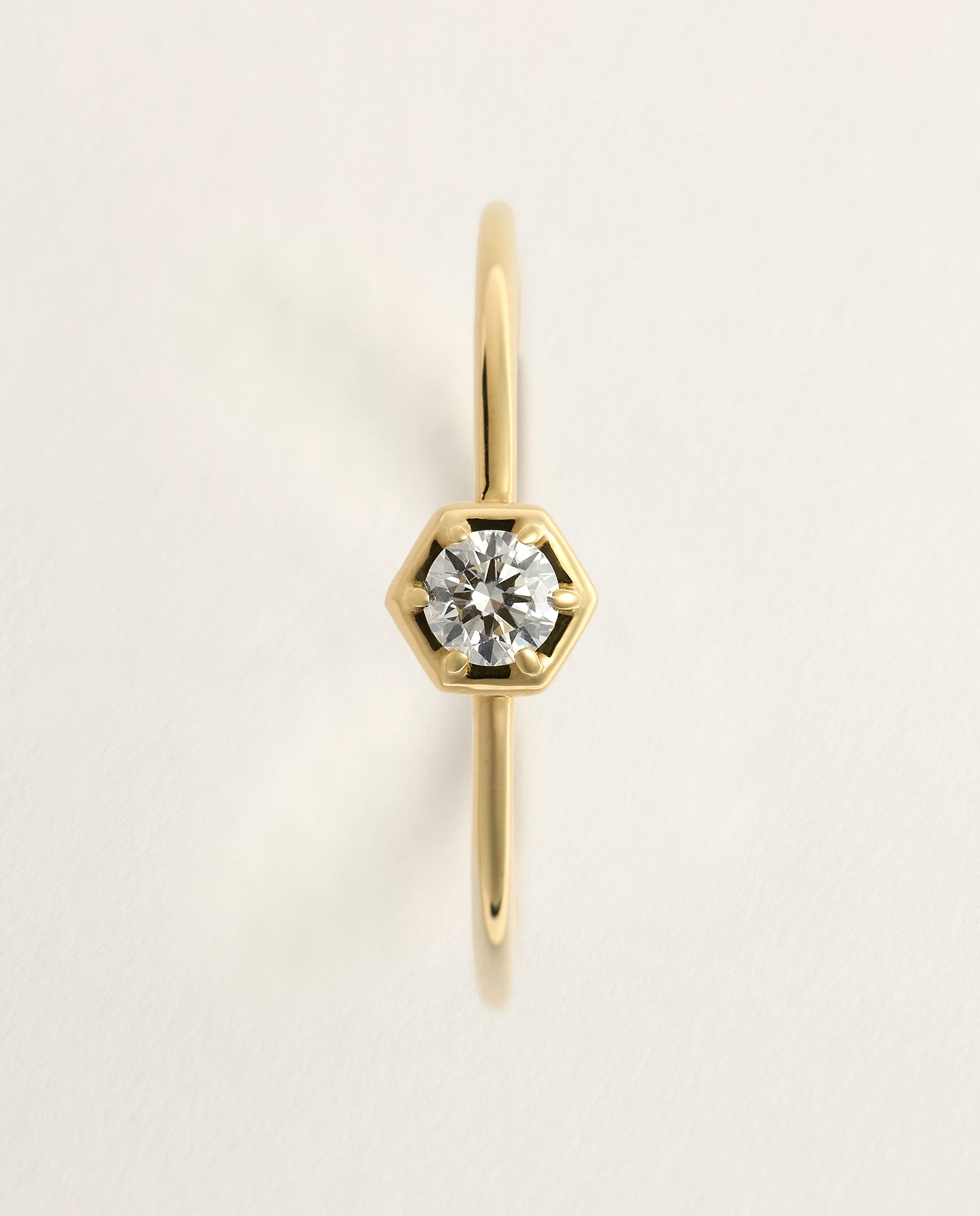 Imagen 3 de Anillo de oro amarillo de 18K con 1 diamante de 0,10 ct en talla brillante - El Corte Inglés - 300 Amarillo 300 Amarillo