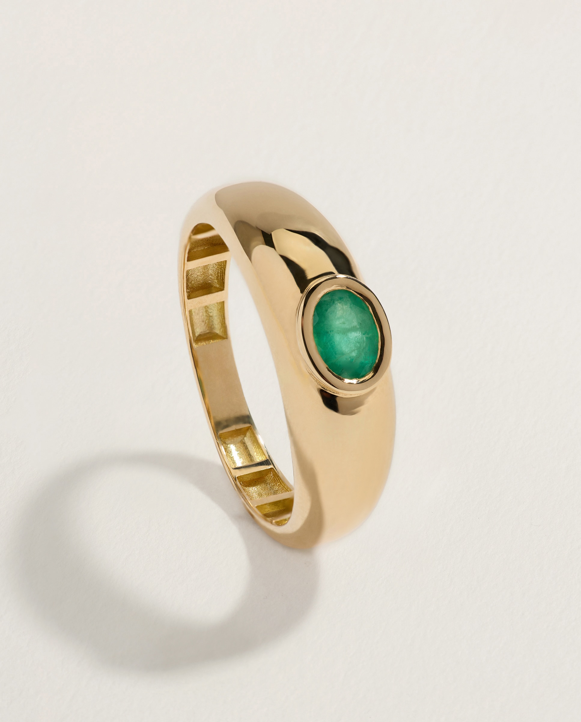 Anillo de oro amarillo de 18k con esmeralda en talla oval de 0.40ct. - El Corte Inglés - 300 Amarillo 300 Amarillo-1