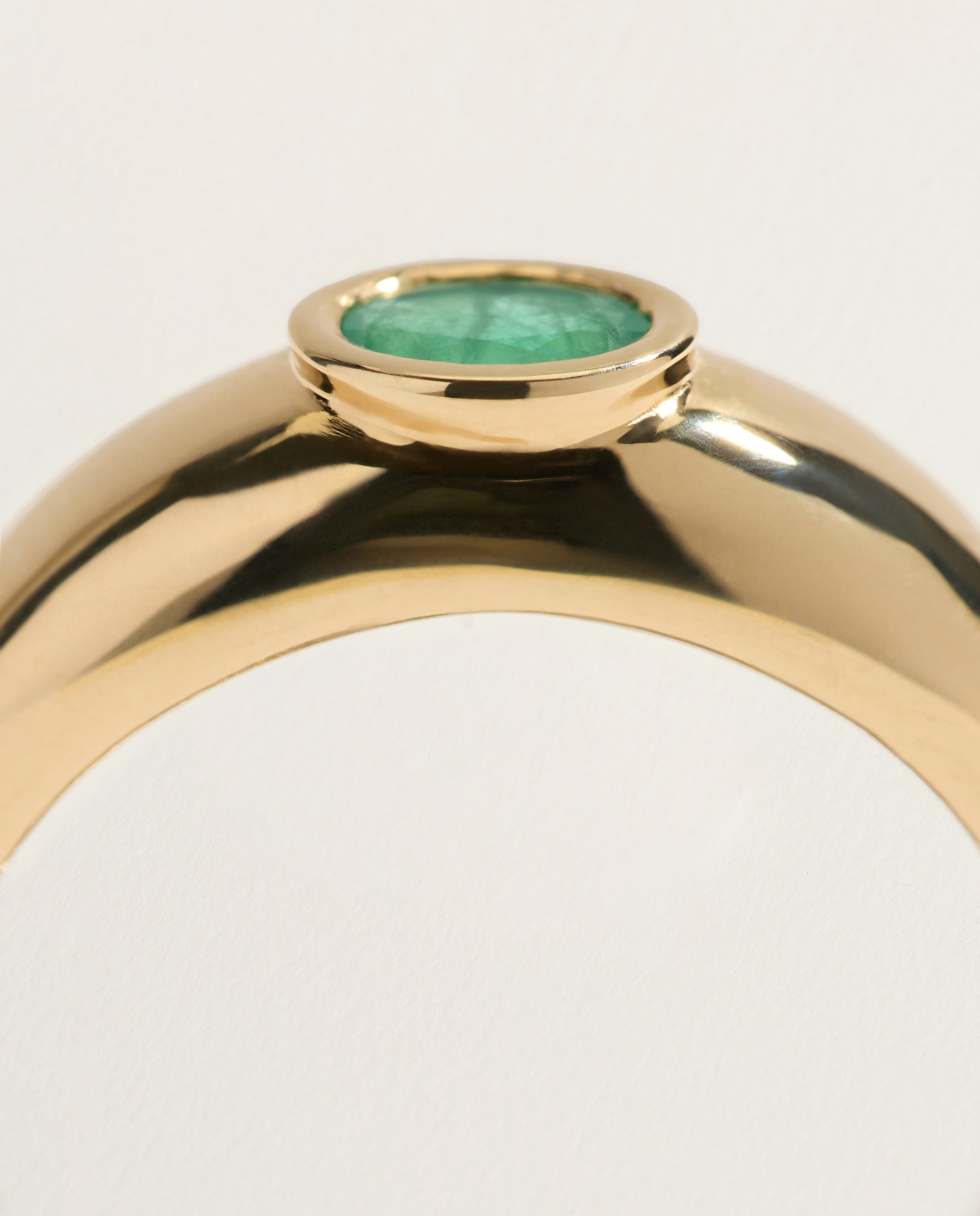 Anillo de oro amarillo de 18k con esmeralda en talla oval de 0.40ct. - El Corte Inglés - 300 Amarillo 300 Amarillo-4