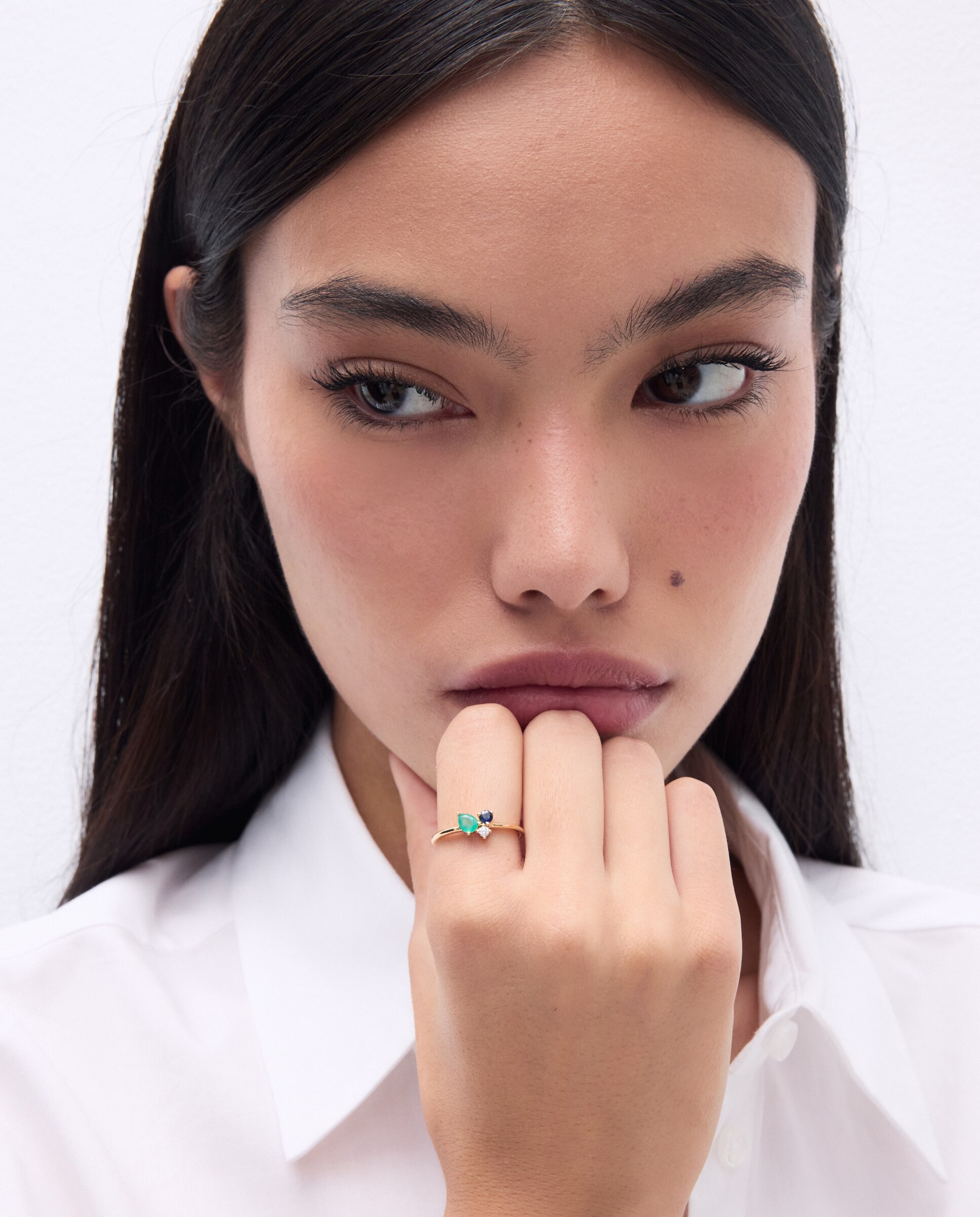 Imagen 5 de Anillo en oro amarillo de 18 k con zafiro, esmeralda y diamante. - El Corte Inglés - 300 Amarillo 300 Amarillo