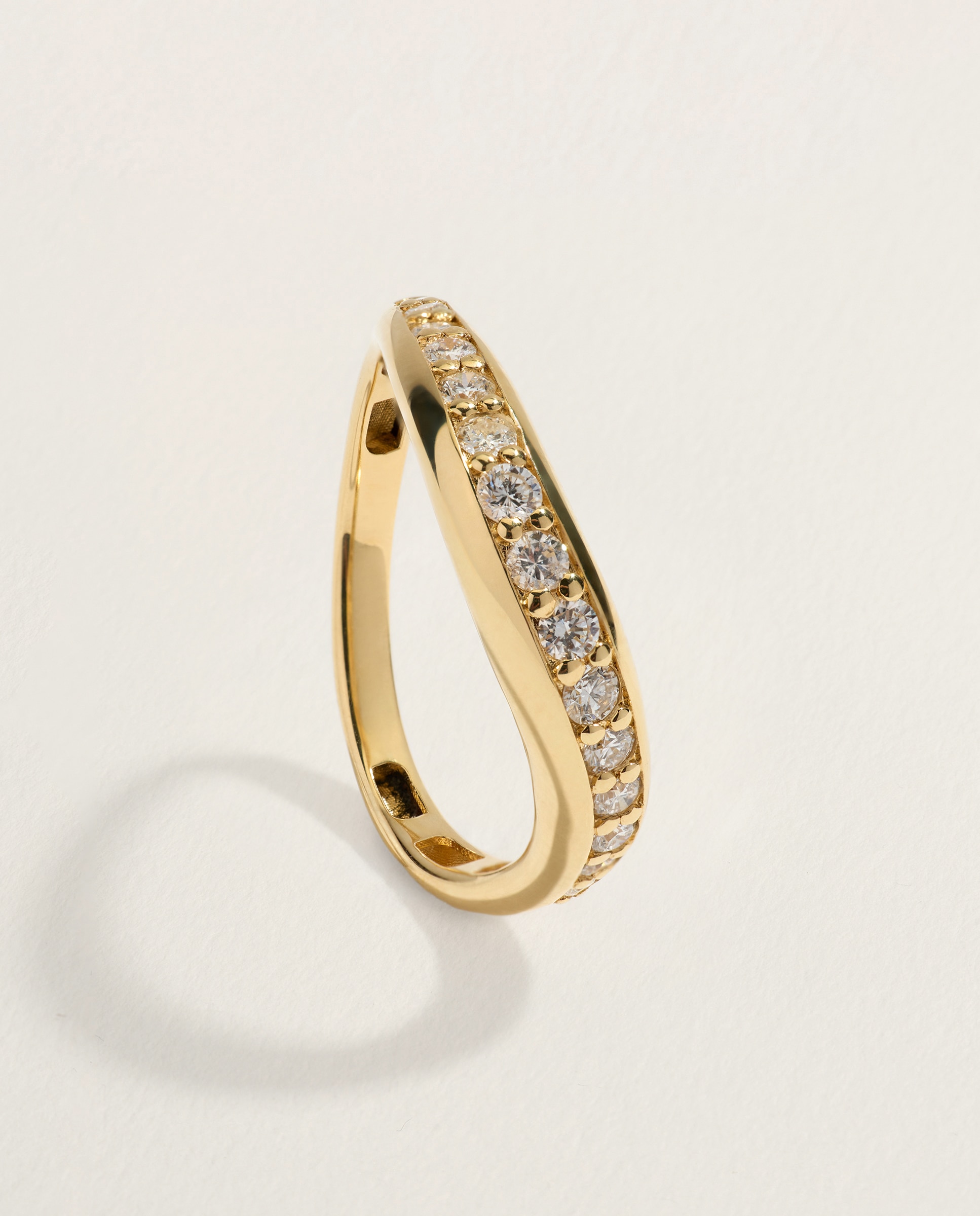 Imagen 0 de Anillo de oro amarillo de 18K con diamantes en talla brillante con un peso total de 0,38ct 300 Amarillo