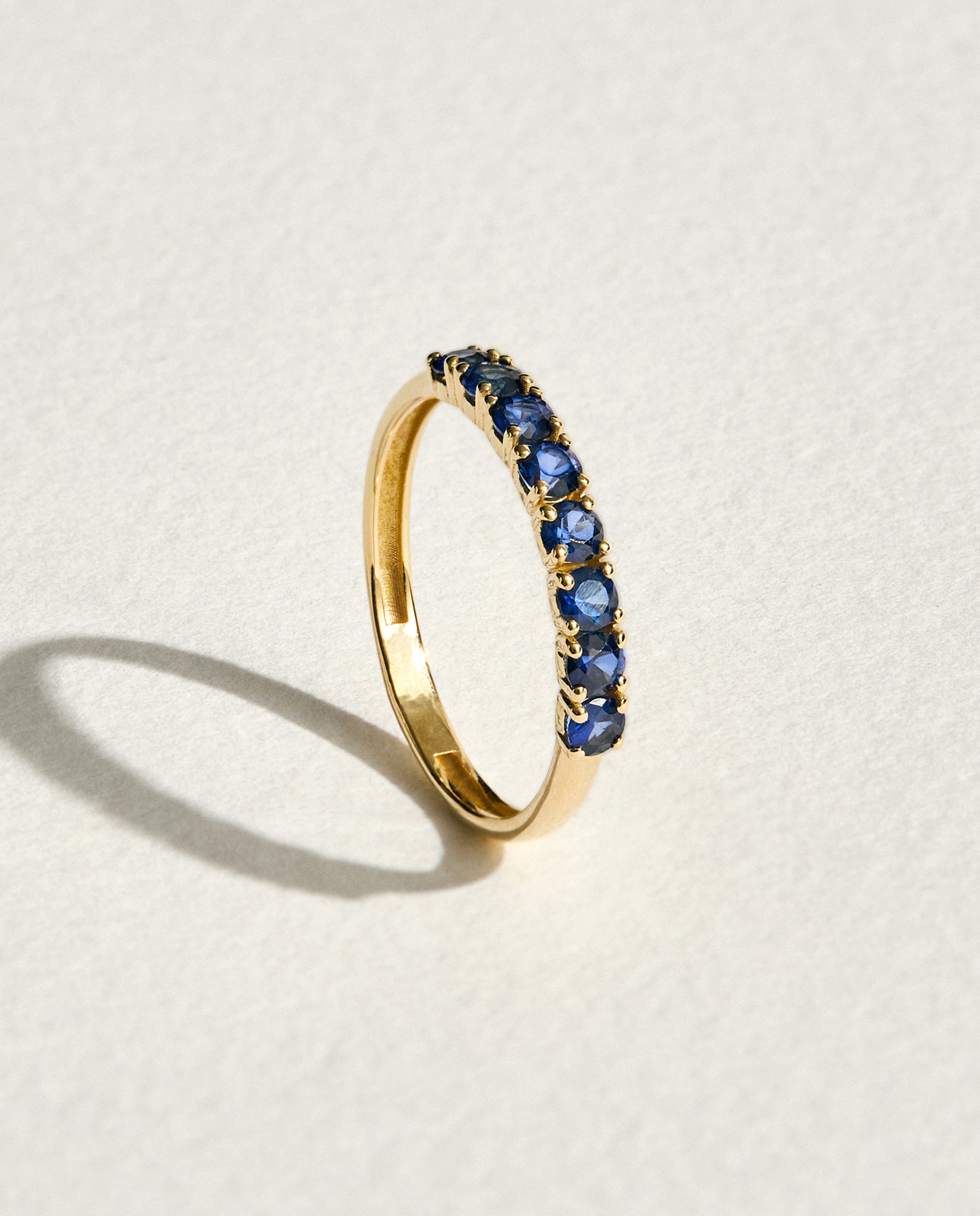 El Corte Inglés - Anillo de oto y zafiro.