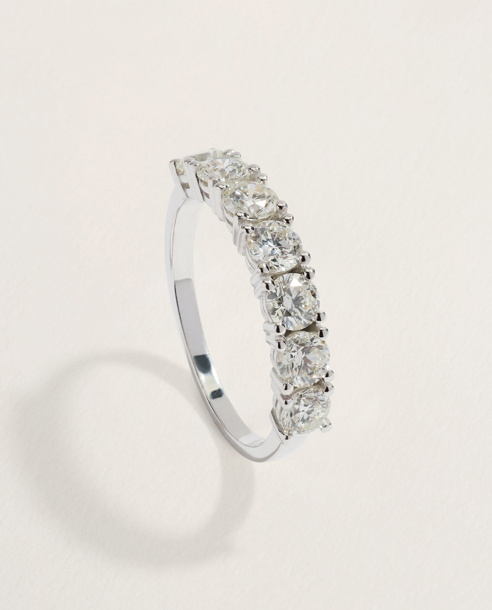Imagen 0 de Alianza de oro blanco de 18k con diamantes en talla brillante con un peso total de 1,3ct. Plata