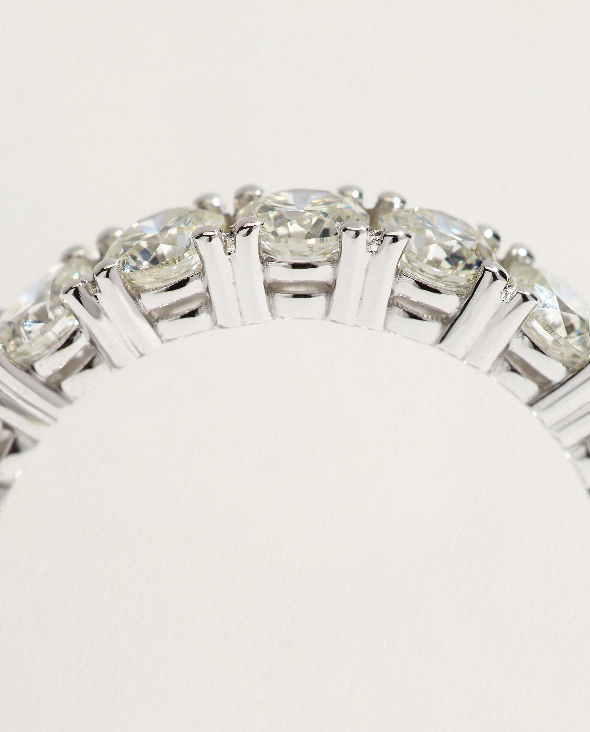 Alianza de oro blanco de 18k con diamantes en talla brillante con un peso total de 1,3ct. - El Corte Inglés - Plata Plata-4