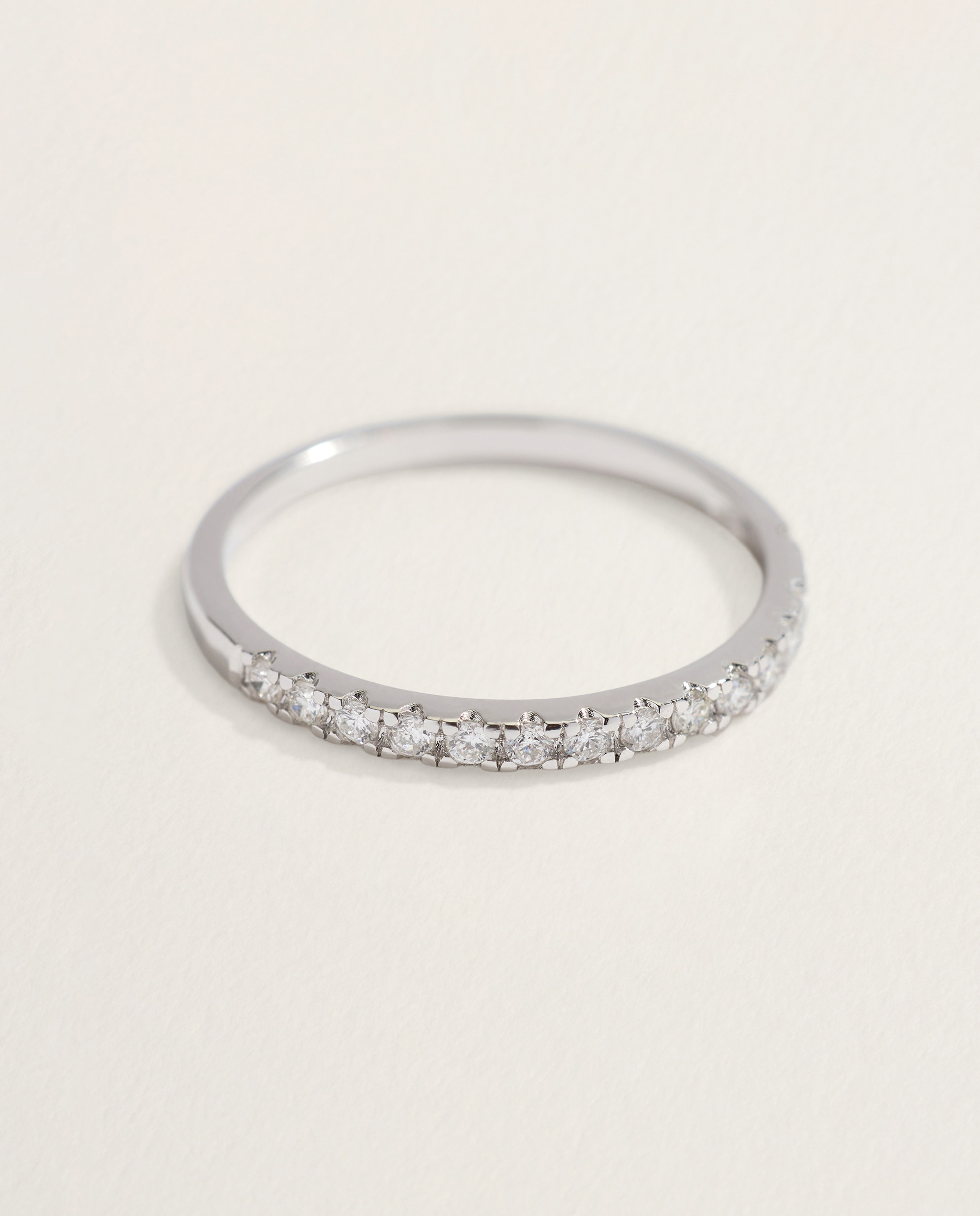 Alianza de oro blanco de 18K con diamantes en talla brillante con un peso total de 0,27ct - El Corte Inglés - Plata Plata-2