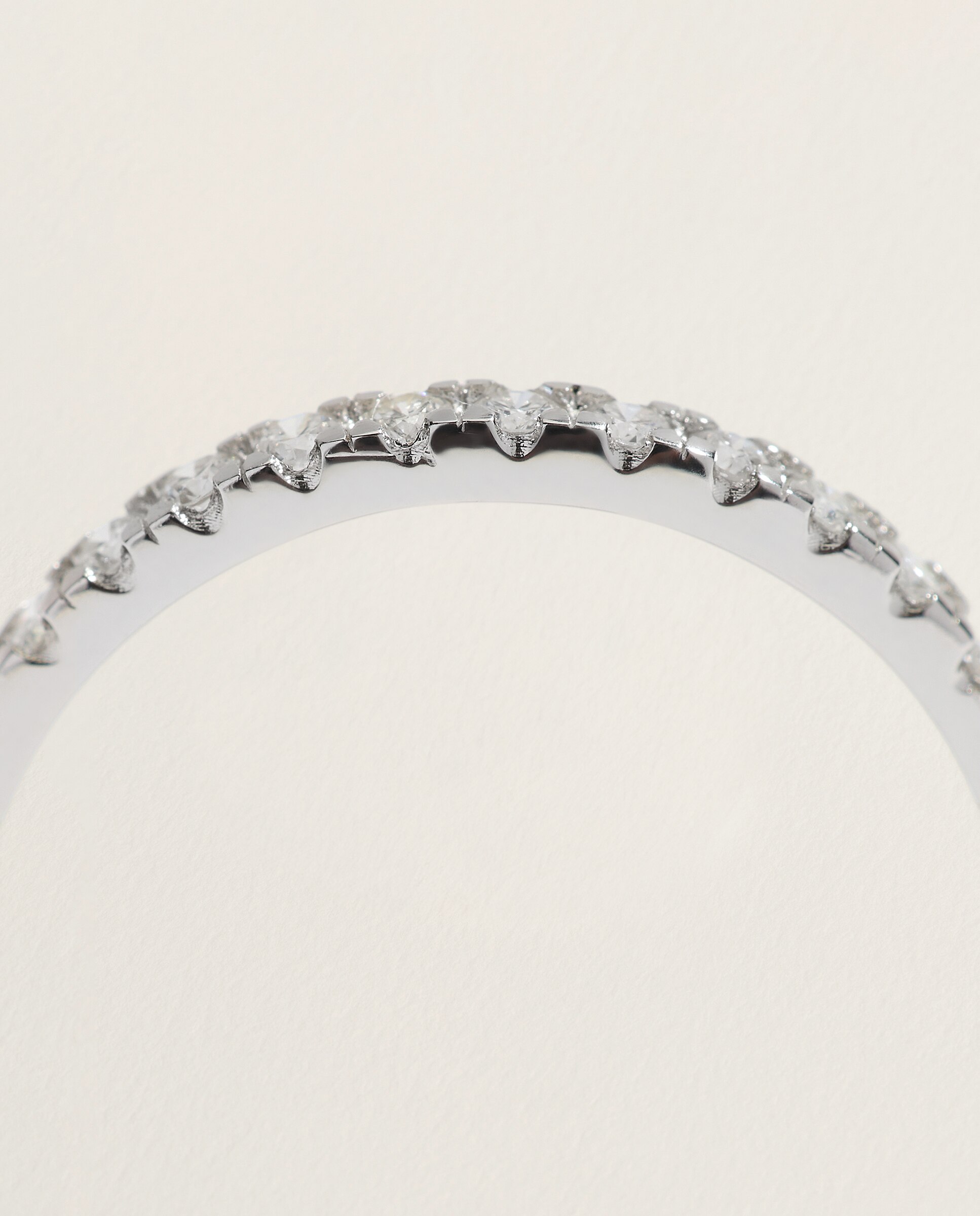 Alianza de oro blanco de 18K con diamantes en talla brillante con un peso total de 0,27ct - El Corte Inglés - Plata Plata-4