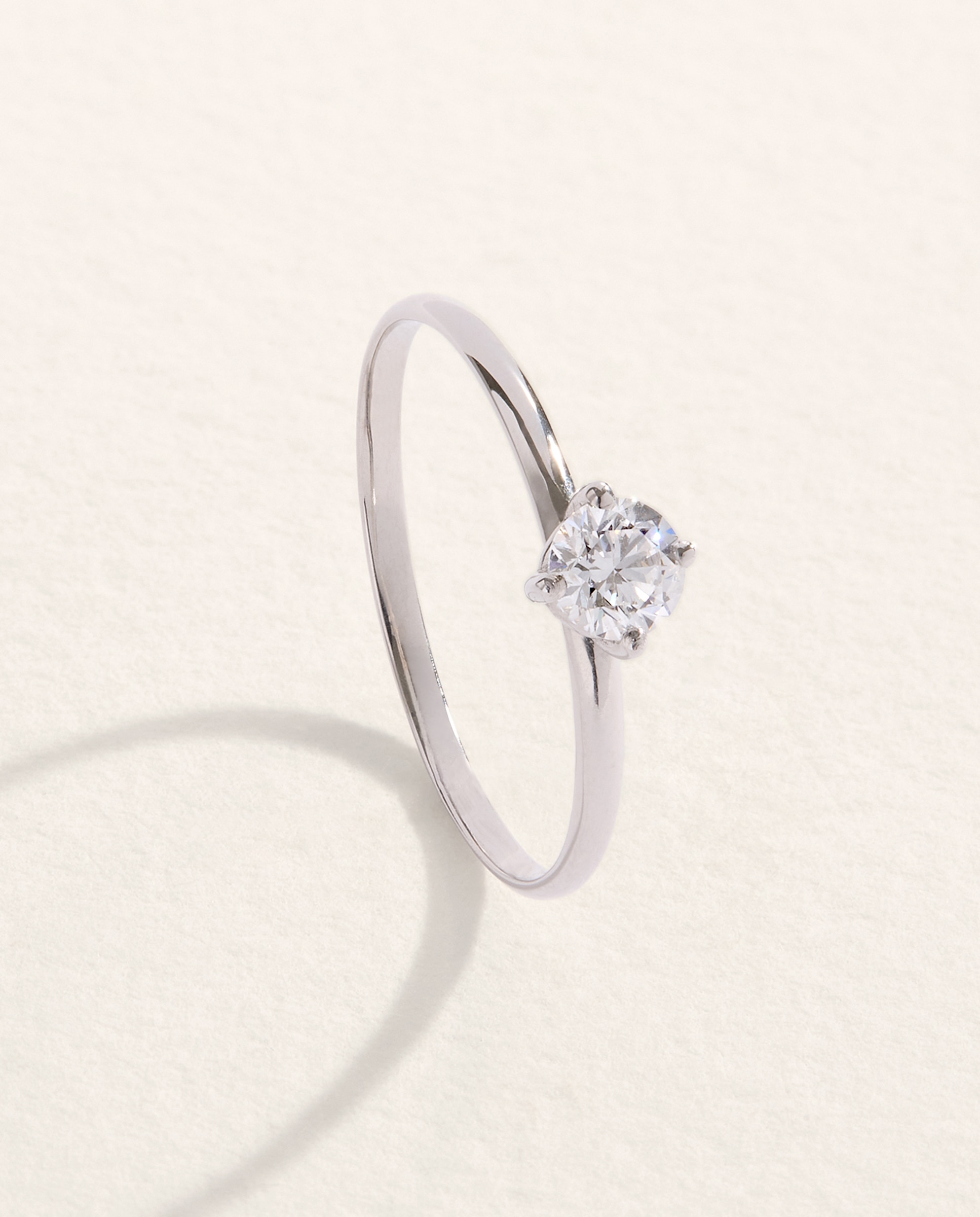 Imagen 0 de Anillo de oro y diamantes Blanco
