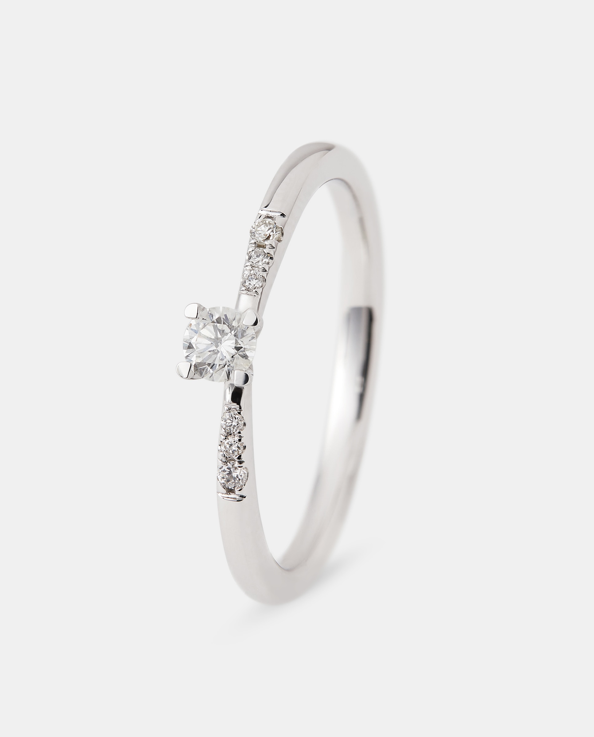 Imagem 0 de Anel de Ouro com Diamante Solitário