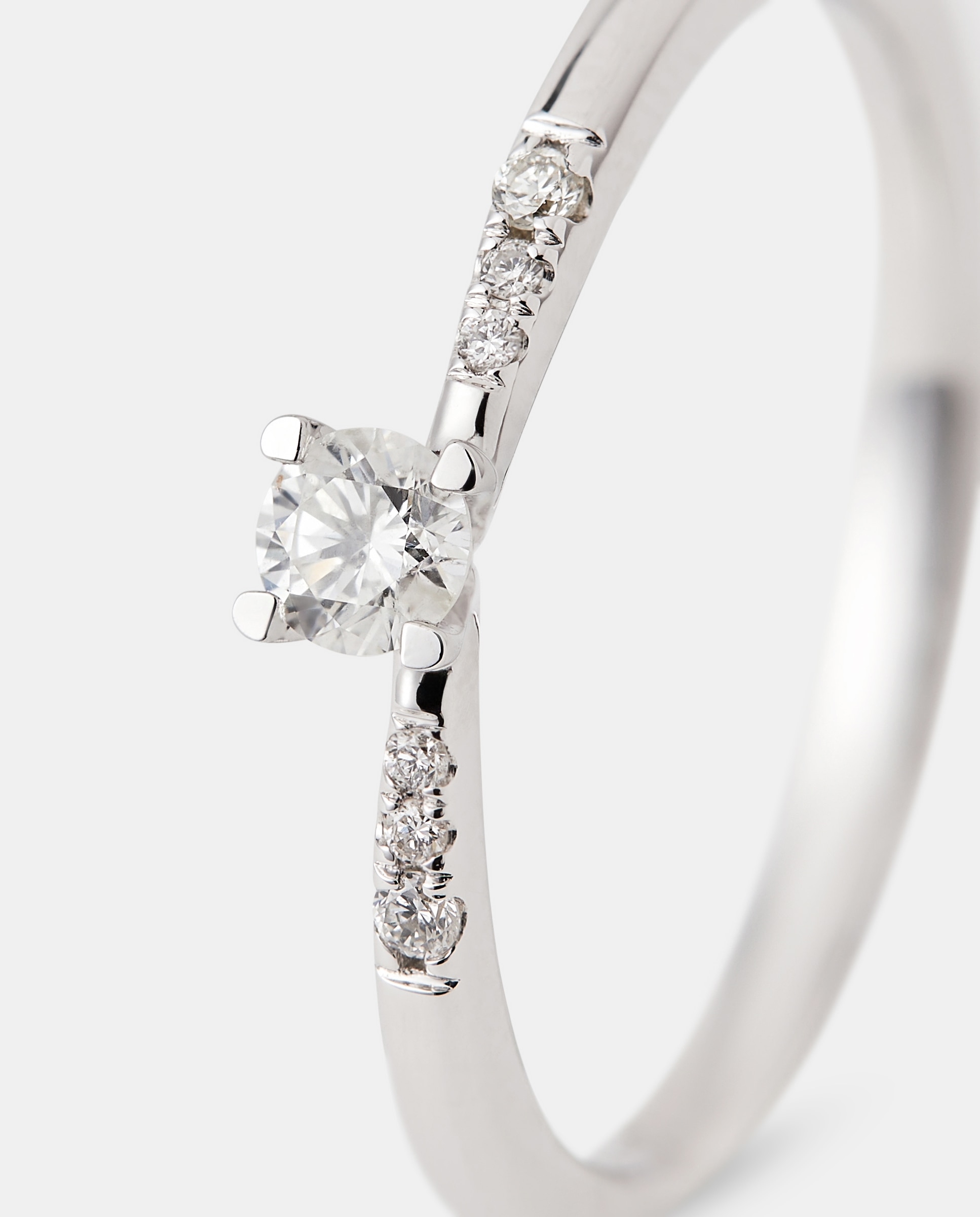 Anel de Ouro com Diamante Solitário Branco-2
