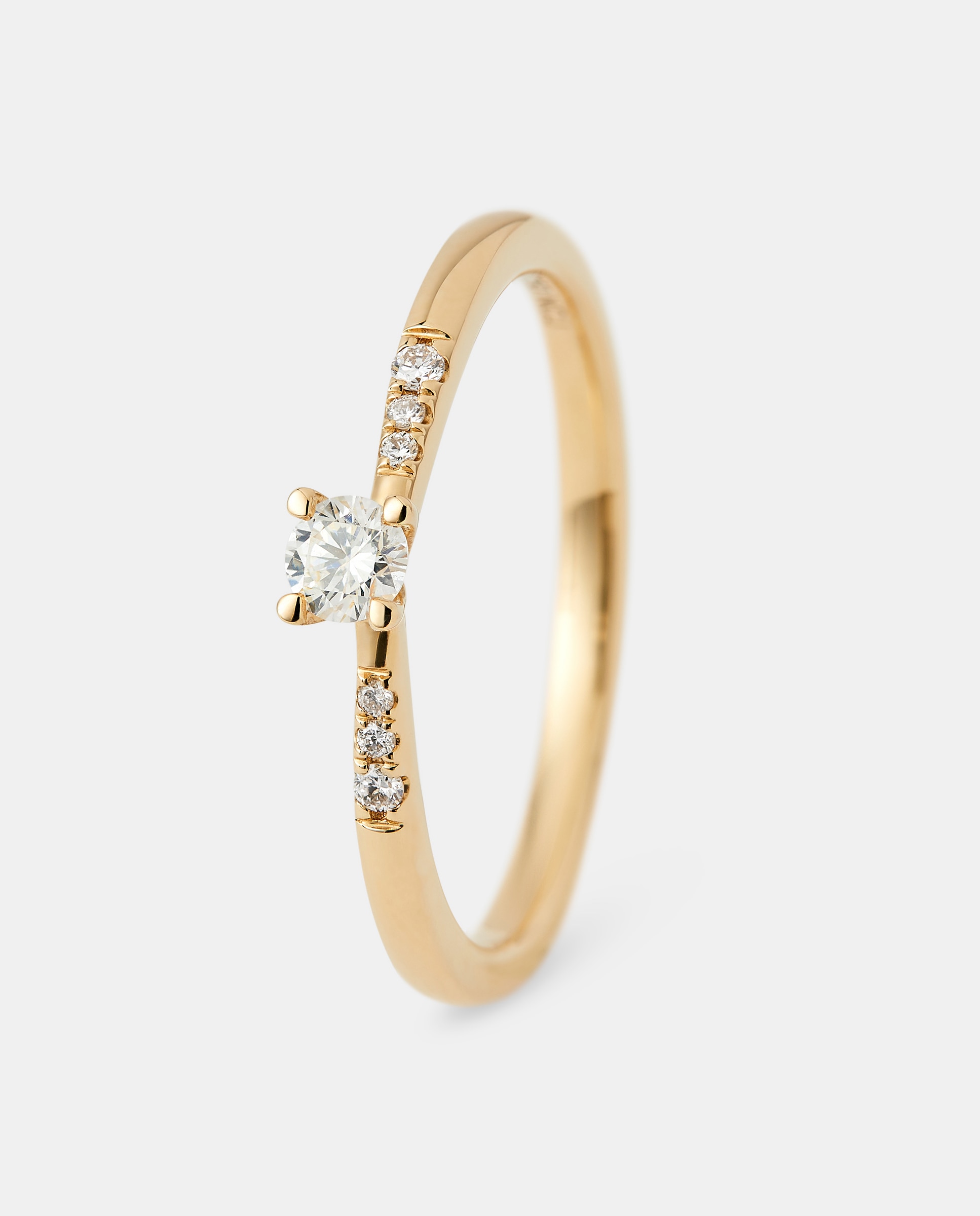 Imagem 0 de Anel de Ouro com Diamante Solitário