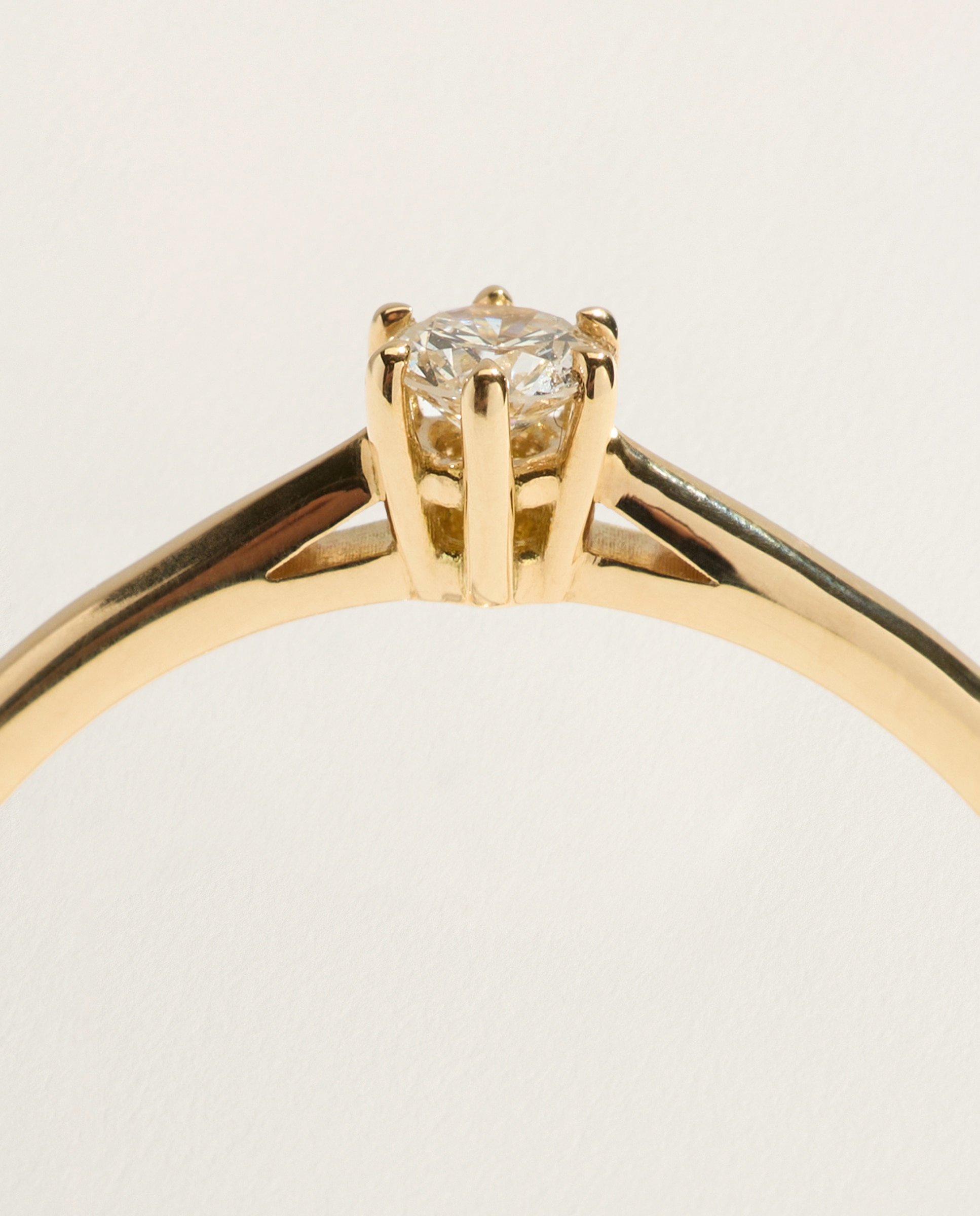 Anillo solitario de oro amarillo 18K con diamante en talla brillante de 0,10ct - El Corte Inglés - 300 Amarillo 300 Amarillo-4