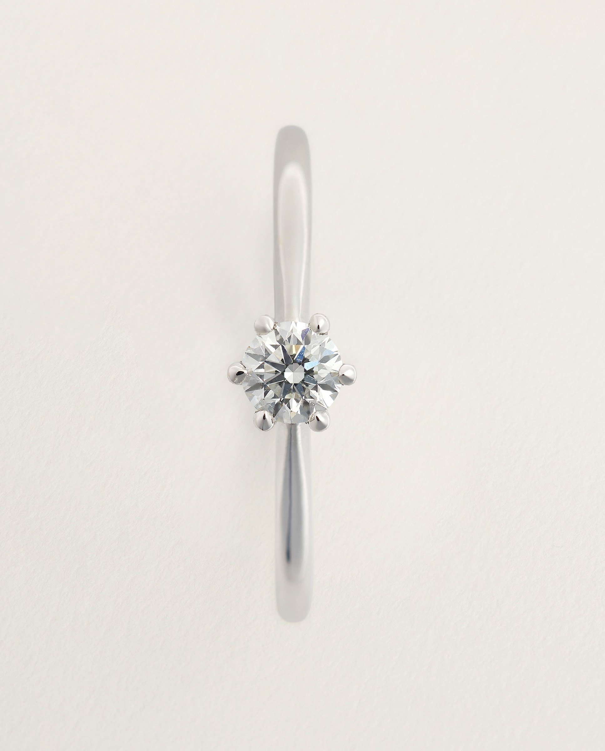 Anillo solitario de oro blanco de 18k con diamante en talla brillante de 0,20ct - El Corte Inglés - Plata Plata-3