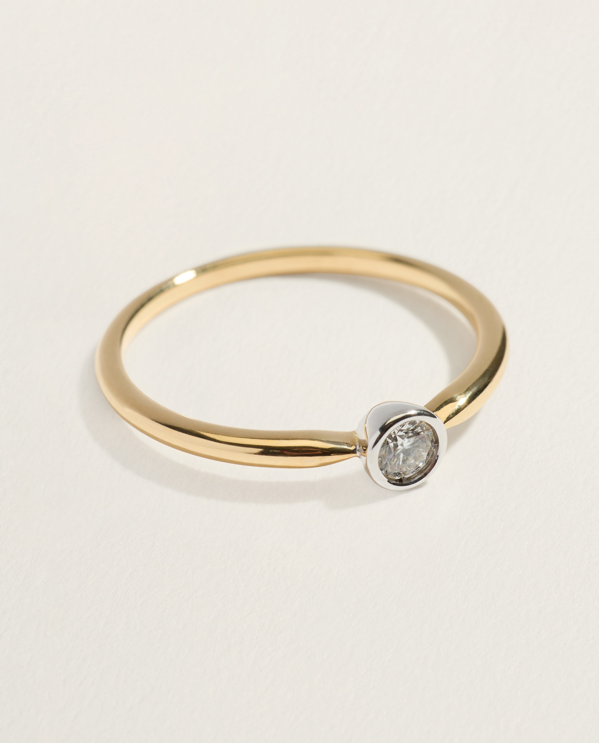 Anillo solitario bicolor de 18k con diamante talla brillante de 0,10ct - El Corte Inglés - Multicolor Multicolor-2