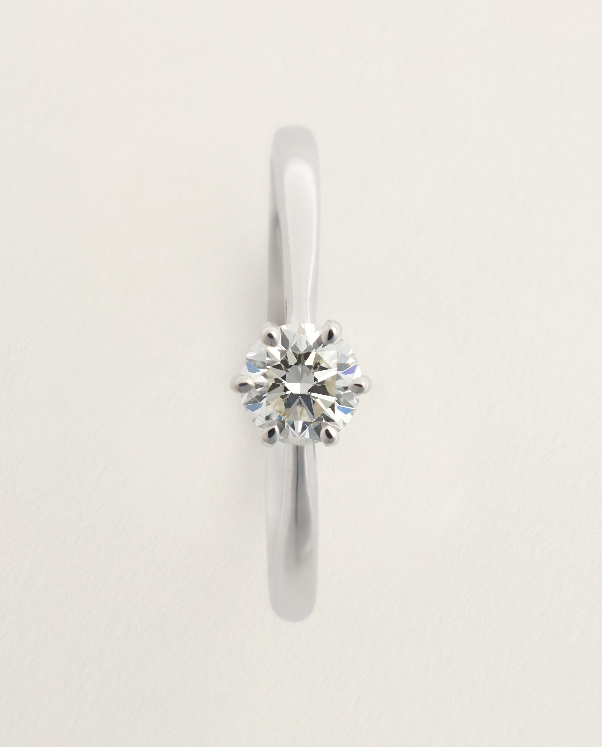 Anillo solitario de oro blanco de 18k con diamantes en talla brillante con un peso total de 0,40ct - El Corte Inglés - Plata Plata-3