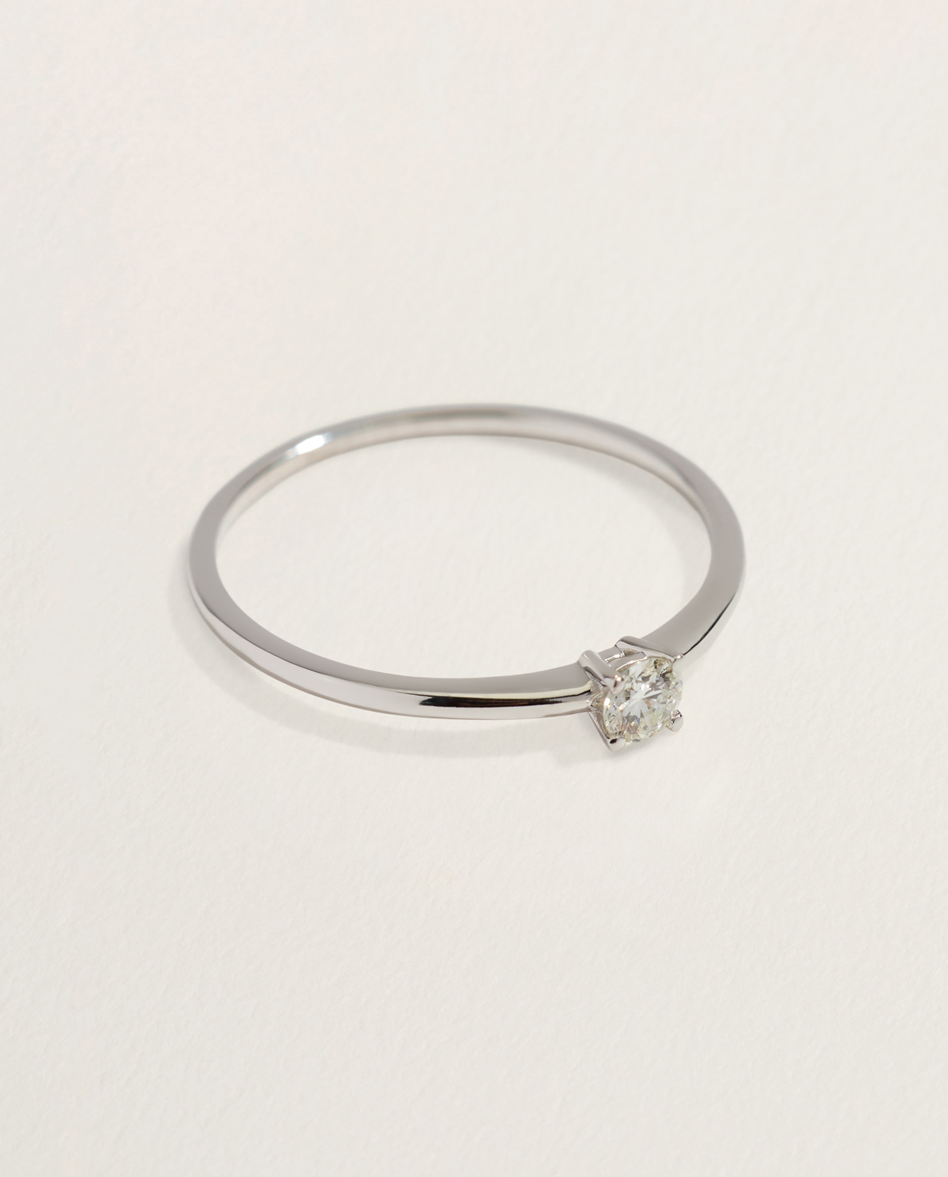Anillo solitario de oro blanco de 18k con diamantes en talla brillante con un peso total de 0,10ct - El Corte Inglés - Plata Plata-2