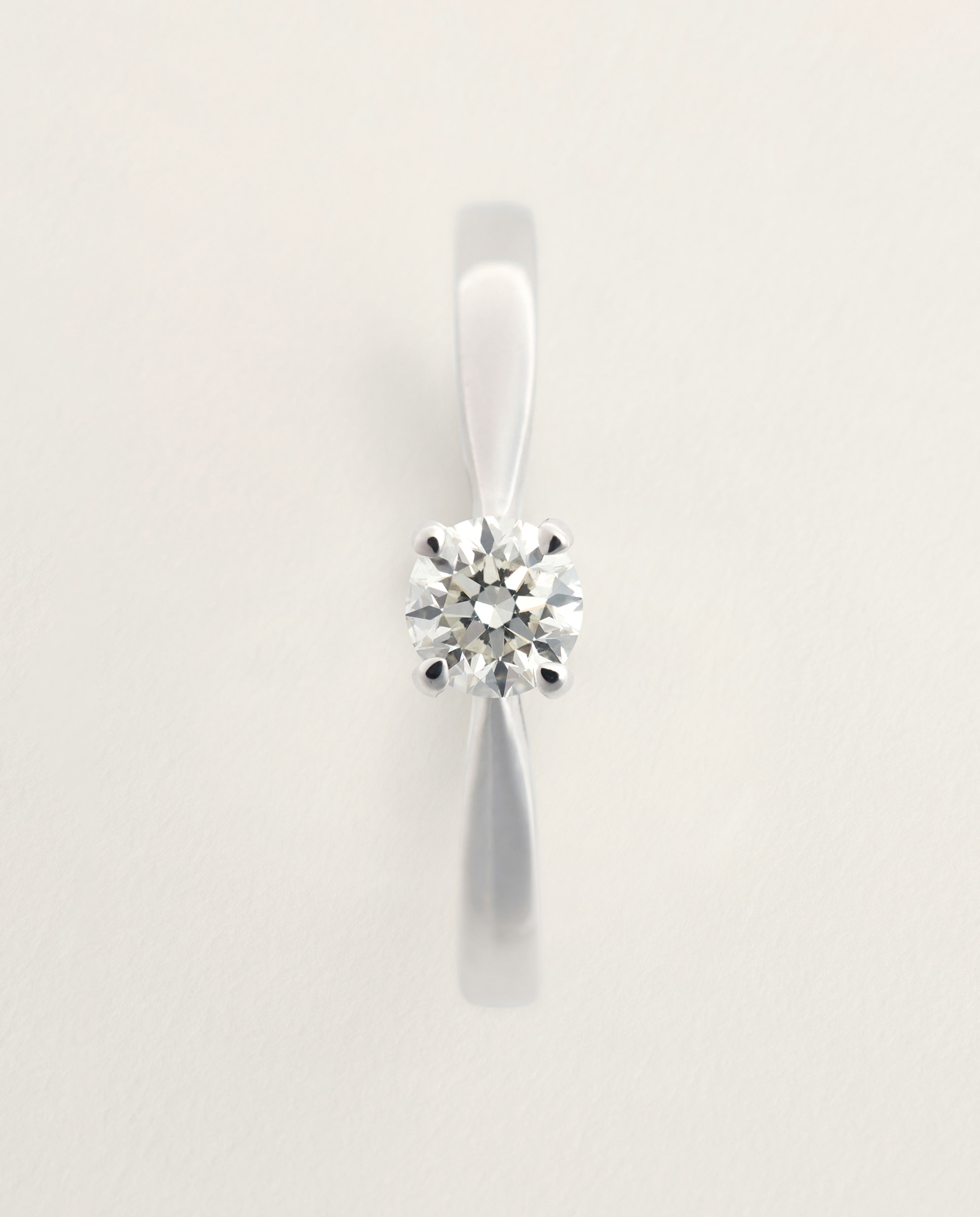 Anillo solitario de oro amarillo de 18k con diamante en talla brillante de 0,30ct - El Corte Inglés - Plata Plata-3