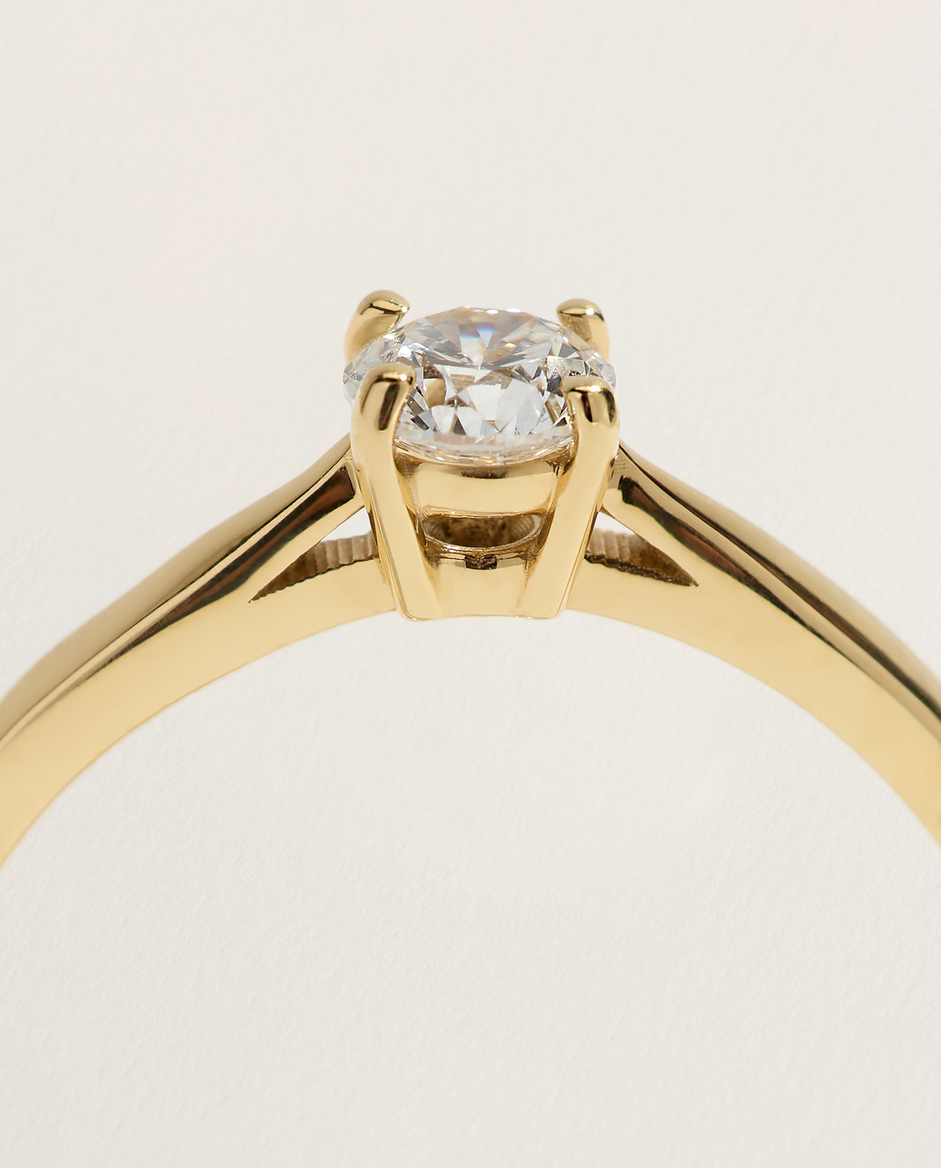 Anillo solitario de oro amarillo de 18k con diamante en talla brillante de 0,30ct - El Corte Inglés - 300 Amarillo 300 Amarillo-4