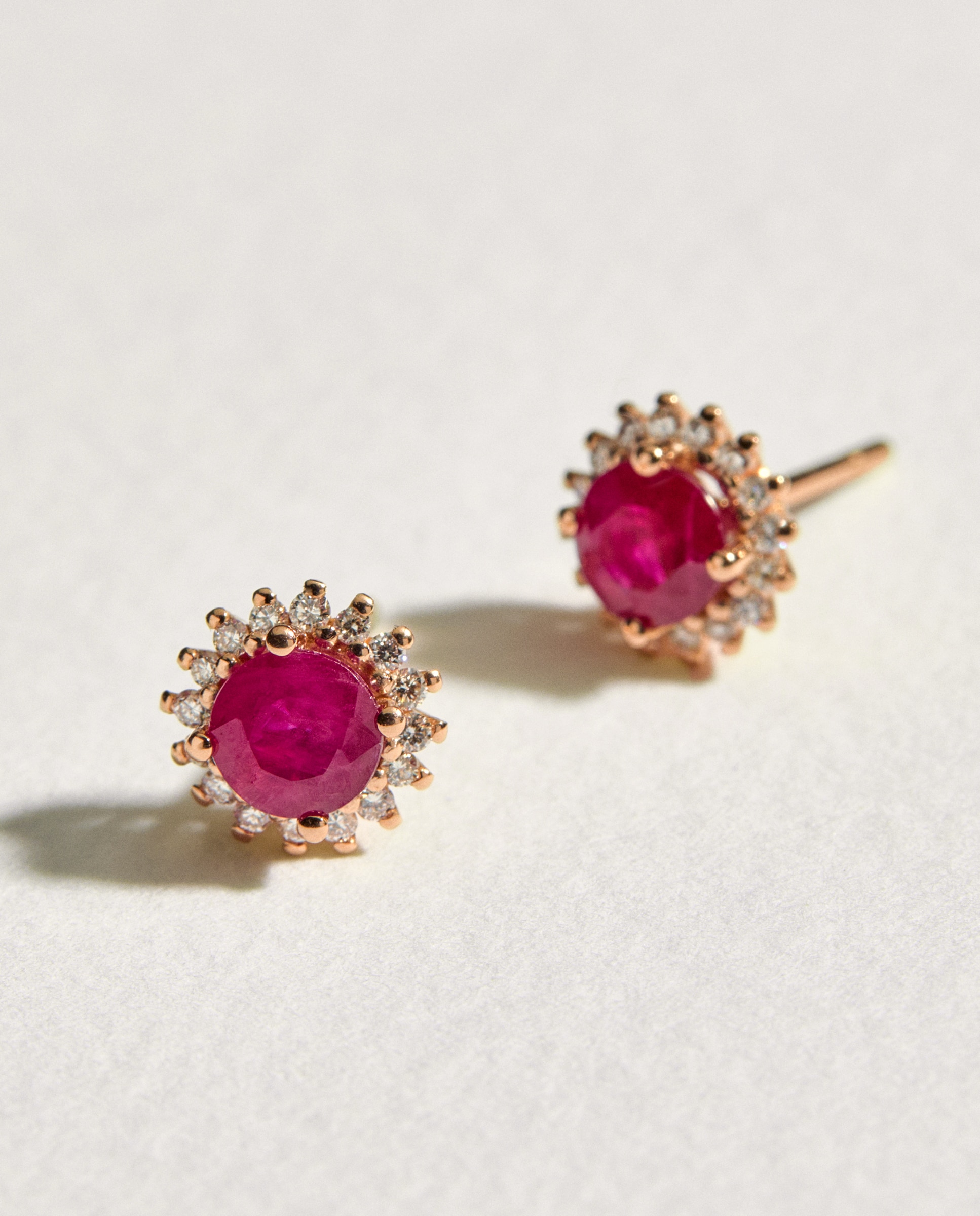 Pendientes de oro con diamante y rubí - El Corte Inglés - Rojo Rojo-2
