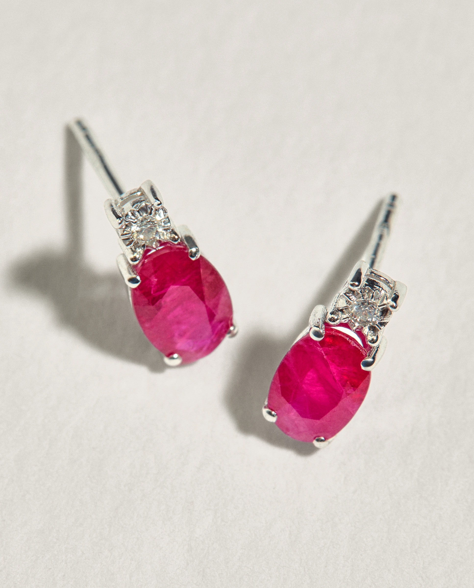 Pendientes de oro con diamante y rubí - El Corte Inglés - Rojo Rojo-2